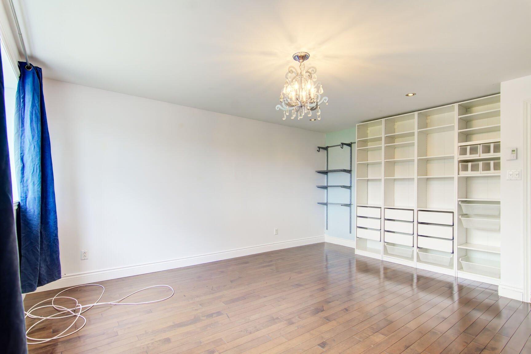 









70


Rue Meunier E.

,
Laval (Pont-Viau),




QC
H7N4J5

