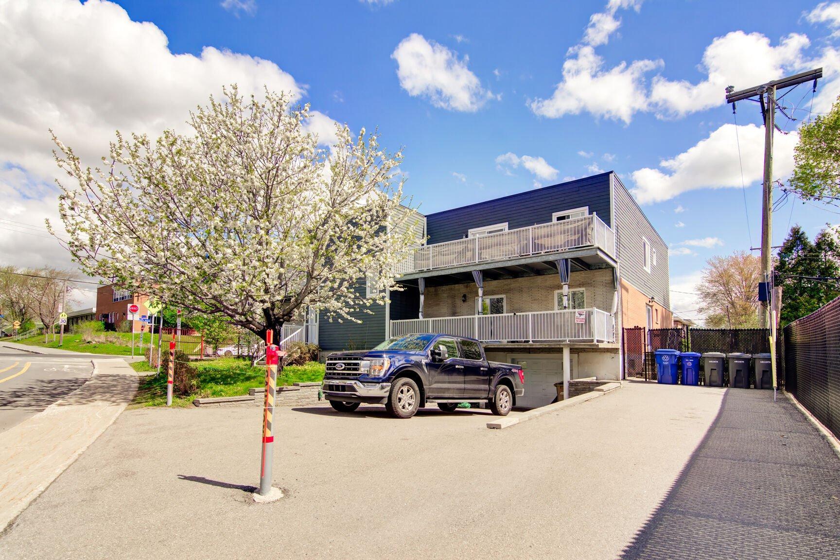 









70


Rue Meunier E.

,
Laval (Pont-Viau),




QC
H7N4J5

