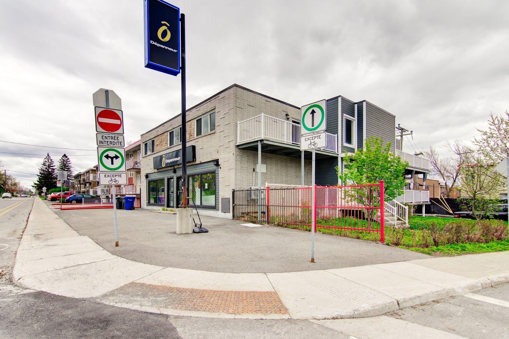 









70


Rue Meunier E.

,
Laval (Pont-Viau),




QC
H7N4J5

