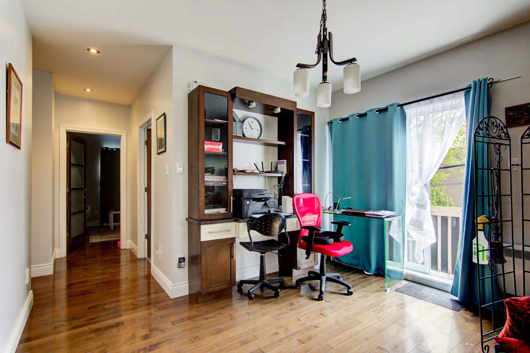









70


Rue Meunier E.

,
Laval (Pont-Viau),




QC
H7N4J5

