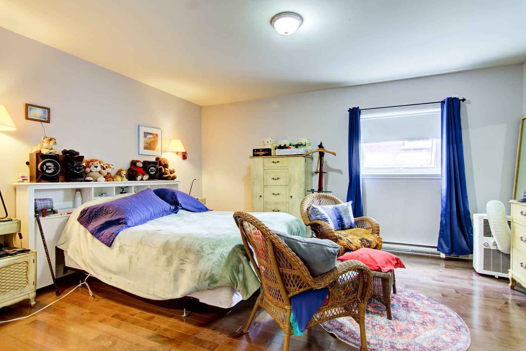 









70


Rue Meunier E.

,
Laval (Pont-Viau),




QC
H7N4J5

