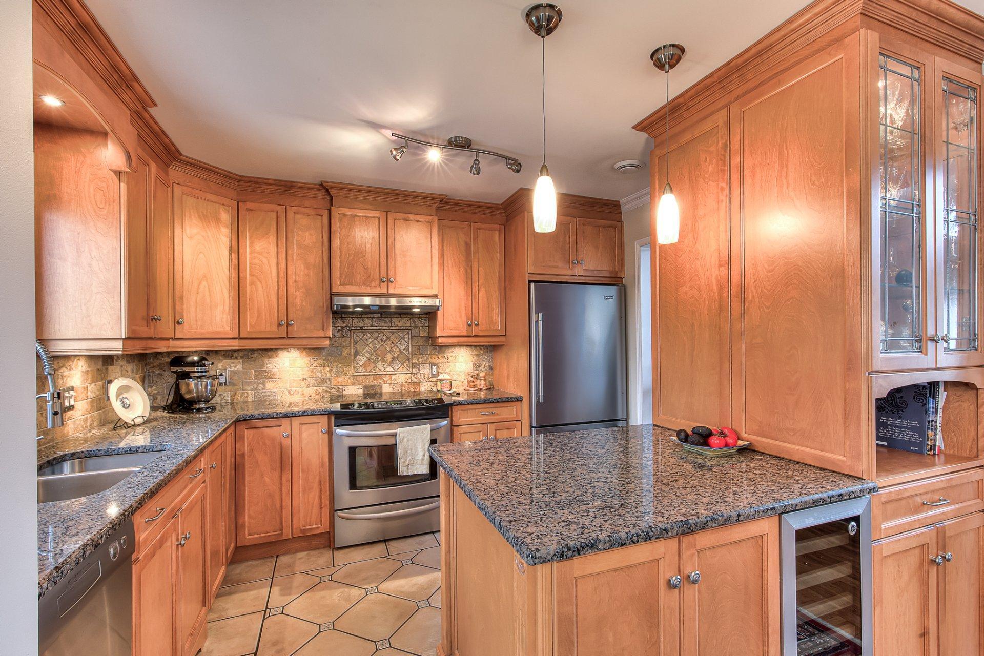 









2804


Rue Jacques-Brel

,
Boisbriand,




QC
J7H1K2

