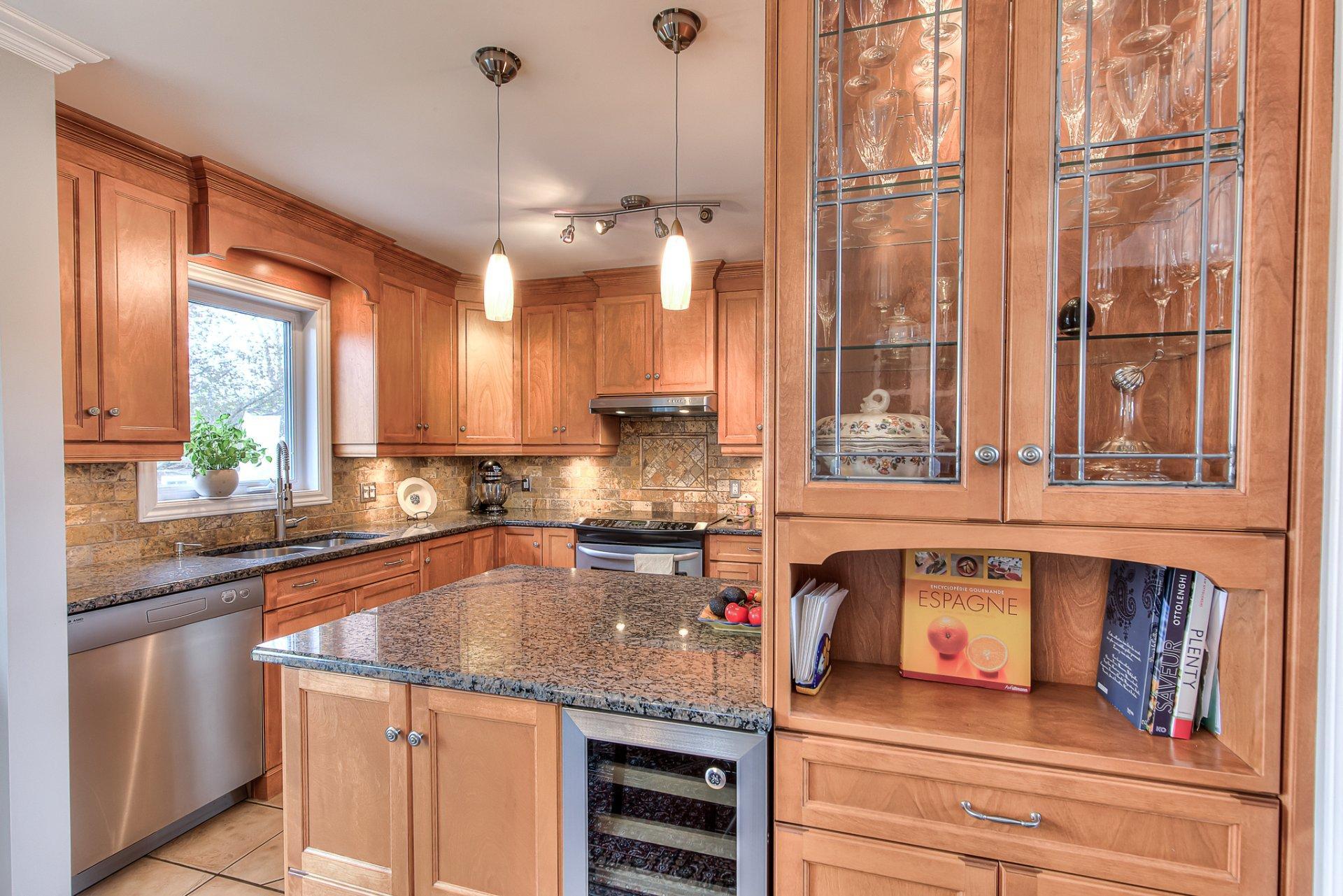 









2804


Rue Jacques-Brel

,
Boisbriand,




QC
J7H1K2

