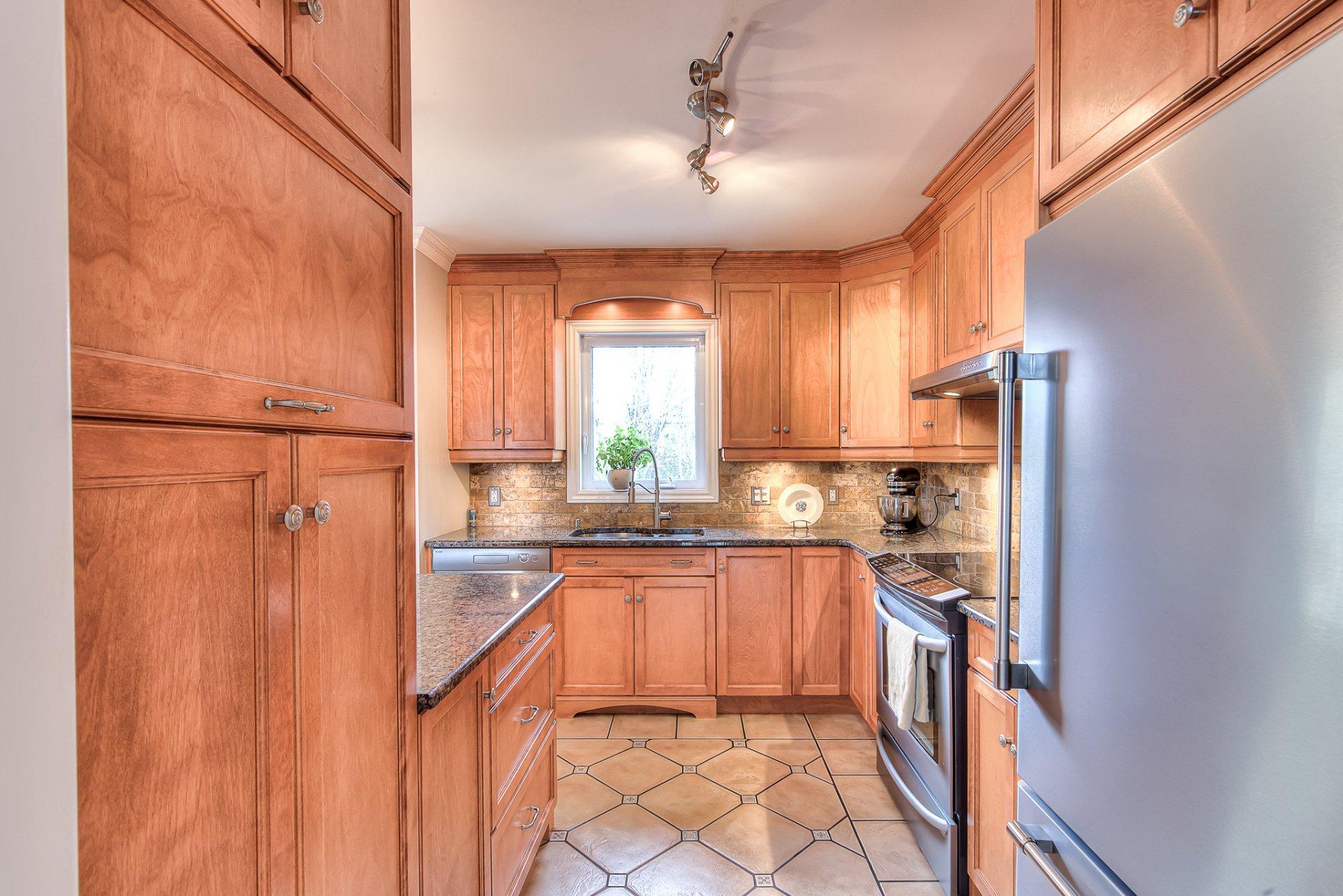 









2804


Rue Jacques-Brel

,
Boisbriand,




QC
J7H1K2

