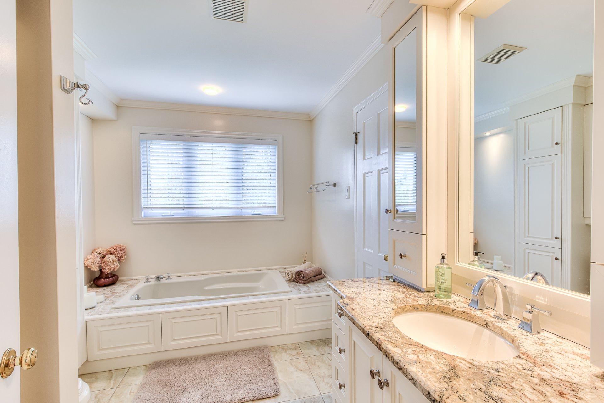 









2804


Rue Jacques-Brel

,
Boisbriand,




QC
J7H1K2

