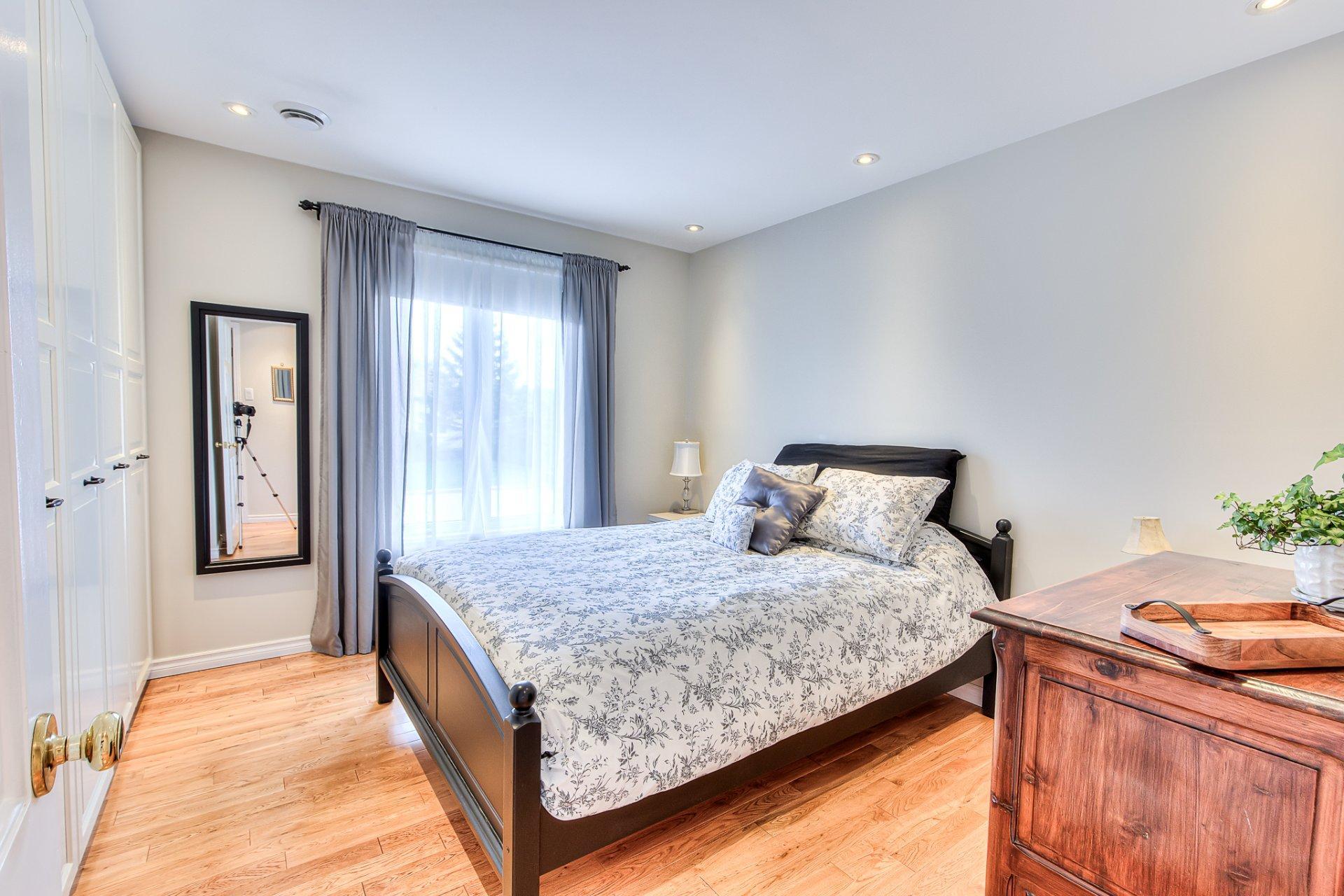 









2804


Rue Jacques-Brel

,
Boisbriand,




QC
J7H1K2


