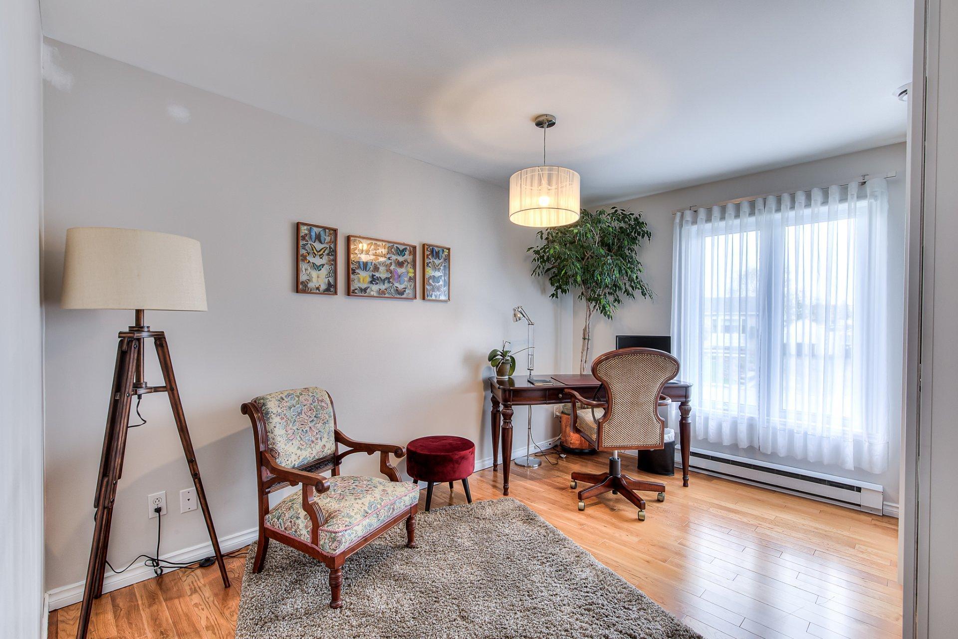 









2804


Rue Jacques-Brel

,
Boisbriand,




QC
J7H1K2

