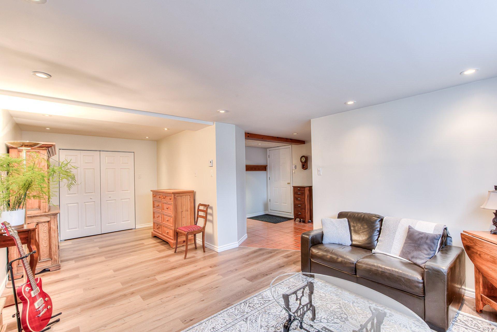 









2804


Rue Jacques-Brel

,
Boisbriand,




QC
J7H1K2

