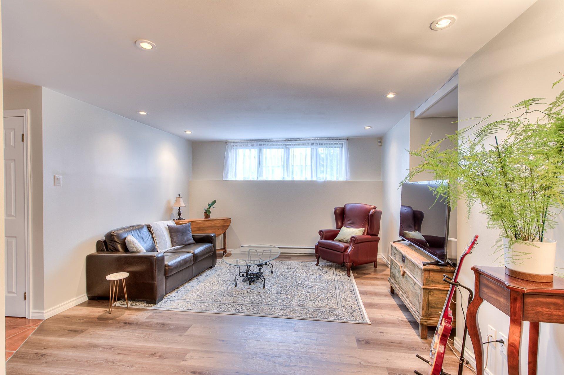 









2804


Rue Jacques-Brel

,
Boisbriand,




QC
J7H1K2

