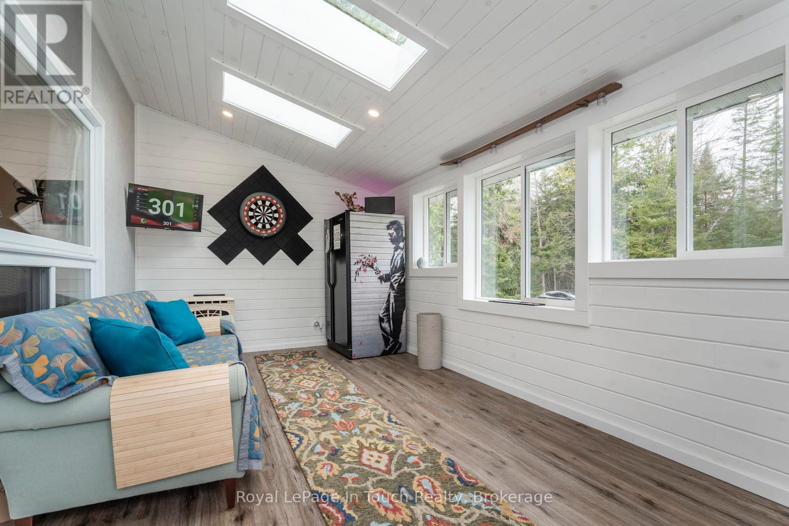 












83 KING ROAD

,
Tay (Waubaushene),




Ontario
L0K2C0

