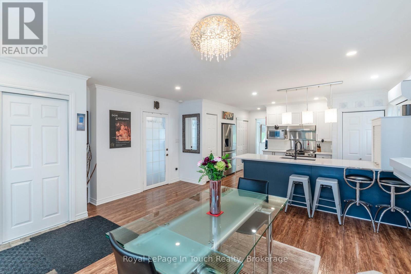 












83 KING ROAD

,
Tay (Waubaushene),




Ontario
L0K2C0

