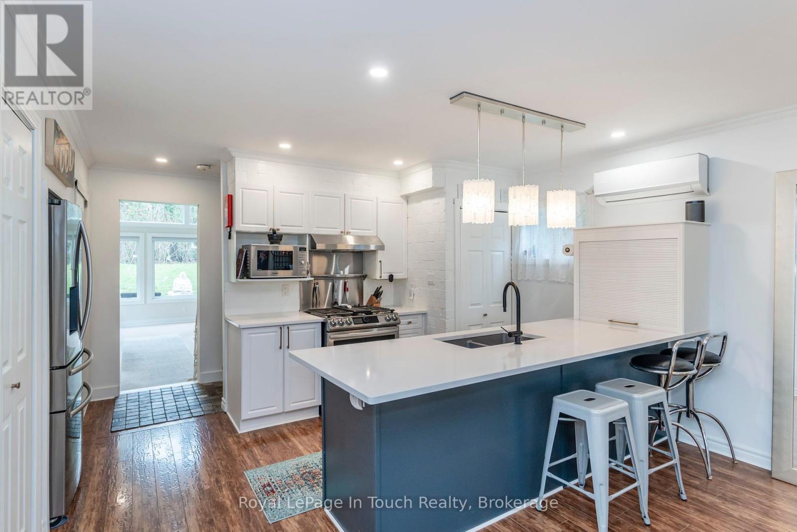 












83 KING ROAD

,
Tay (Waubaushene),




Ontario
L0K2C0

