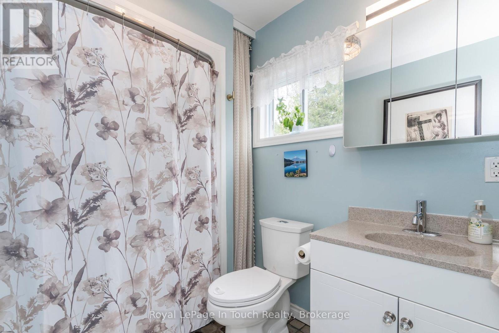 












83 KING ROAD

,
Tay (Waubaushene),




Ontario
L0K2C0

