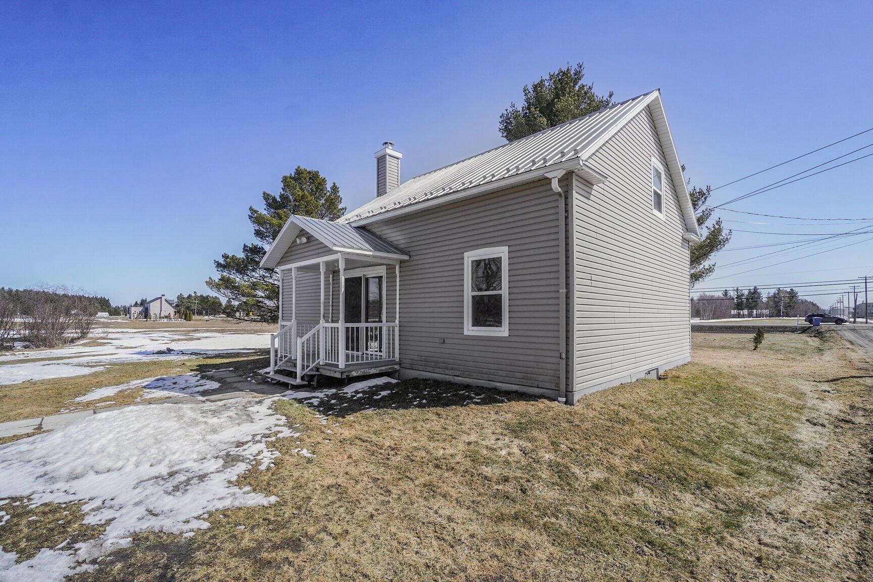 









2734Z


Boul. Ste-Sophie

,
Sainte-Sophie,







QC
J5J2V3

