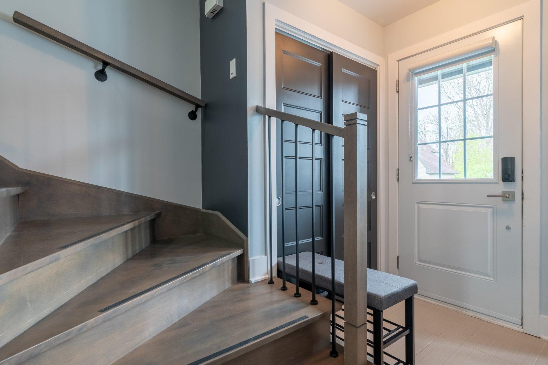 









218


10e Avenue

,
Saint-Zotique,




QC
J0P1Z0

