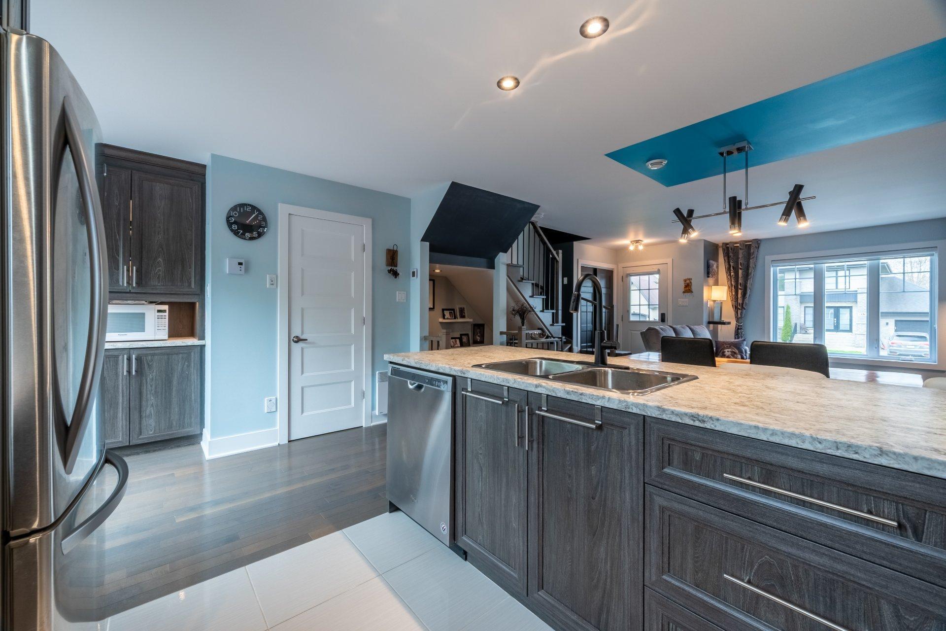









218


10e Avenue

,
Saint-Zotique,




QC
J0P1Z0

