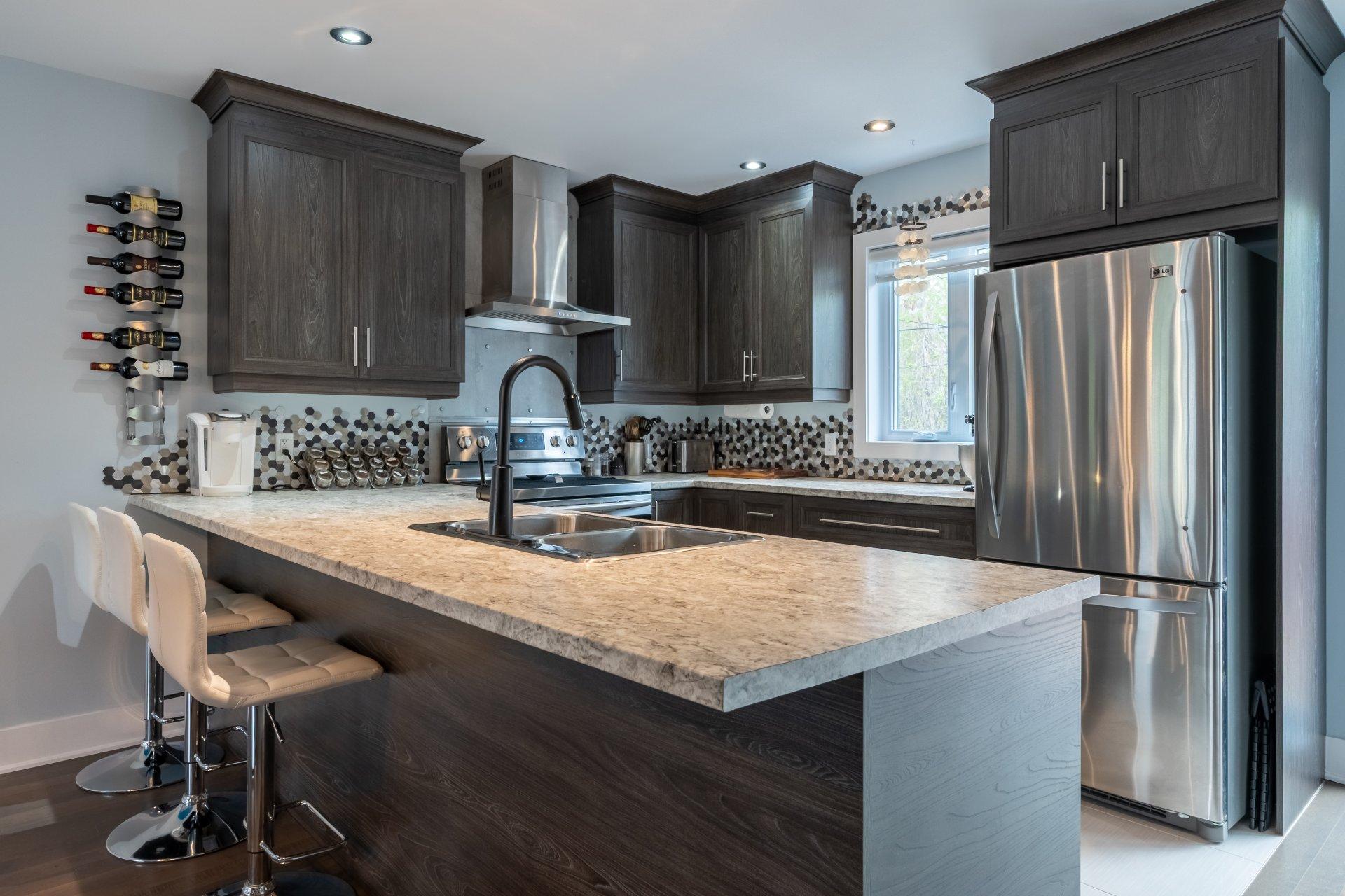 









218


10e Avenue

,
Saint-Zotique,




QC
J0P1Z0

