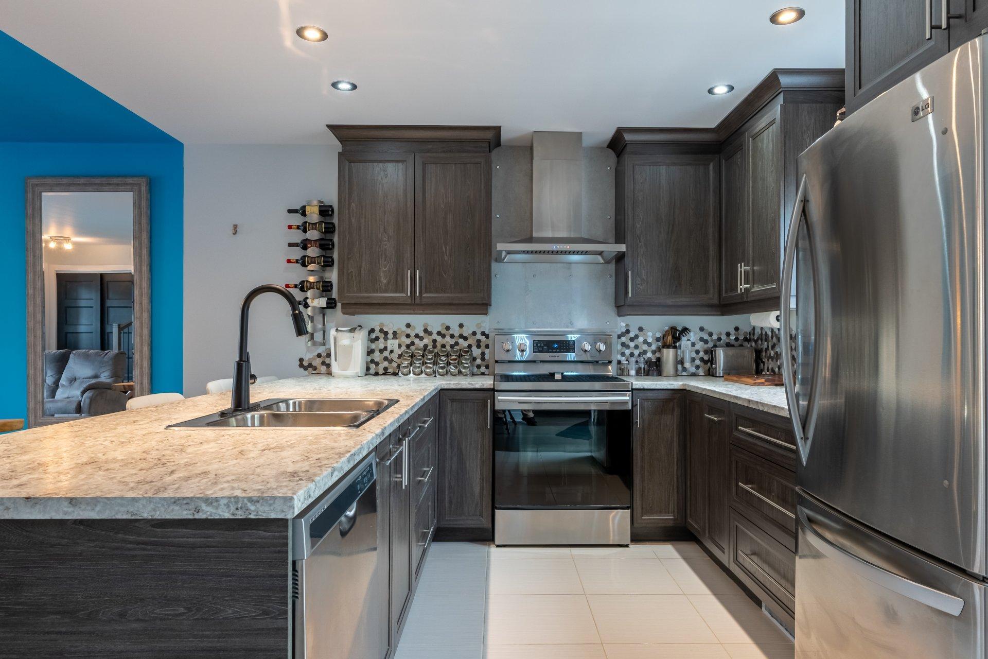 









218


10e Avenue

,
Saint-Zotique,




QC
J0P1Z0

