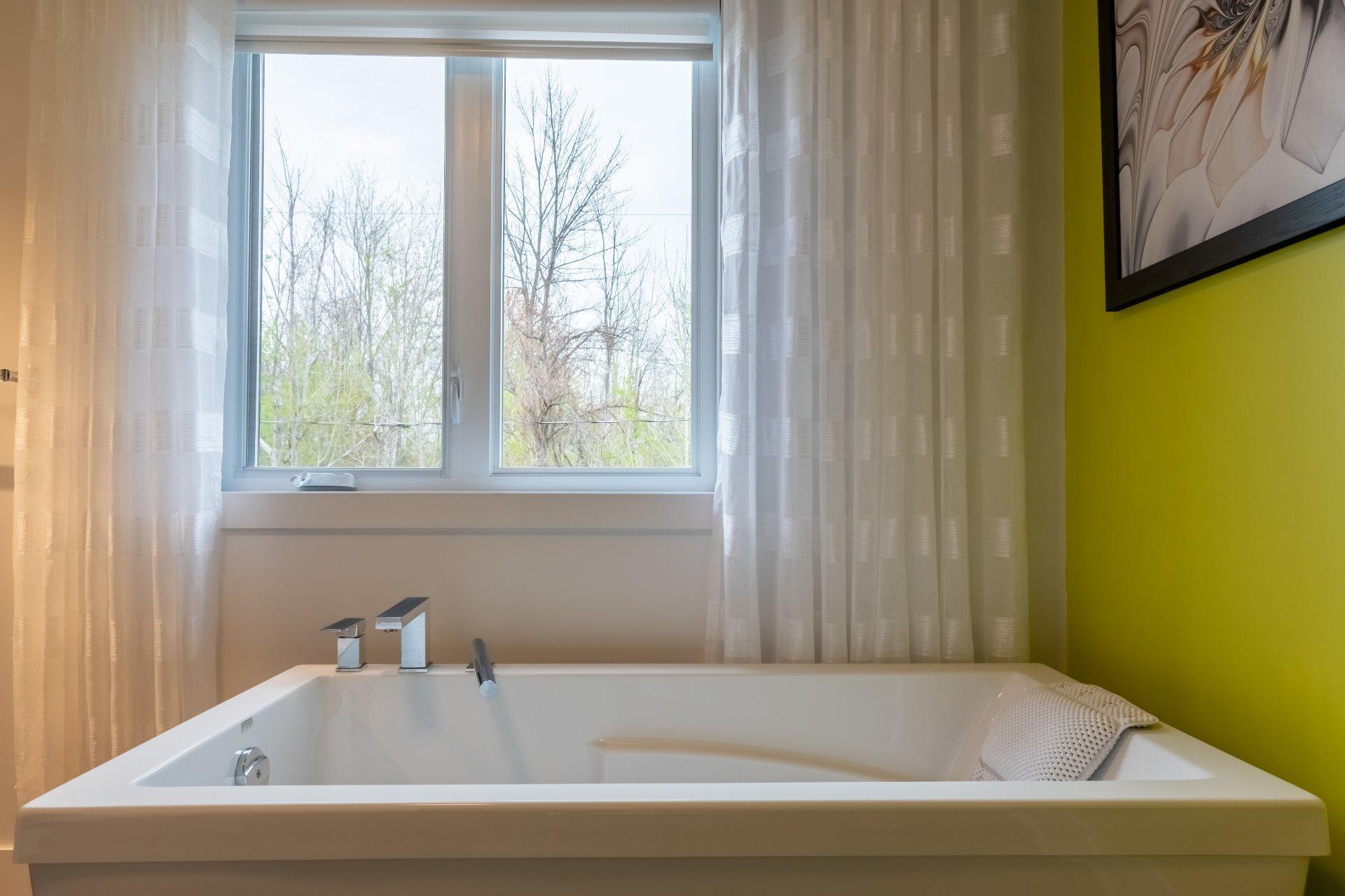 









218


10e Avenue

,
Saint-Zotique,




QC
J0P1Z0

