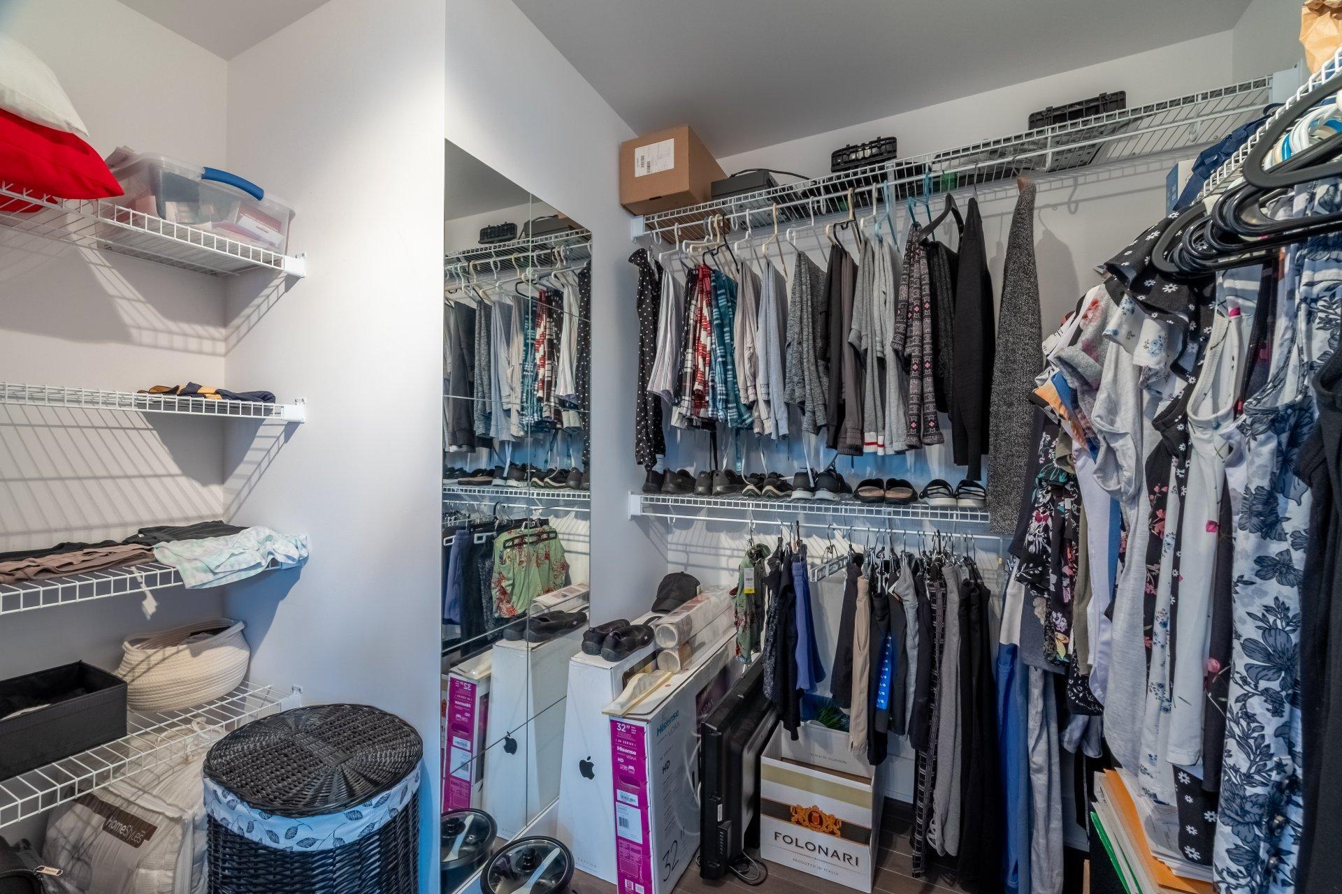 









218


10e Avenue

,
Saint-Zotique,




QC
J0P1Z0

