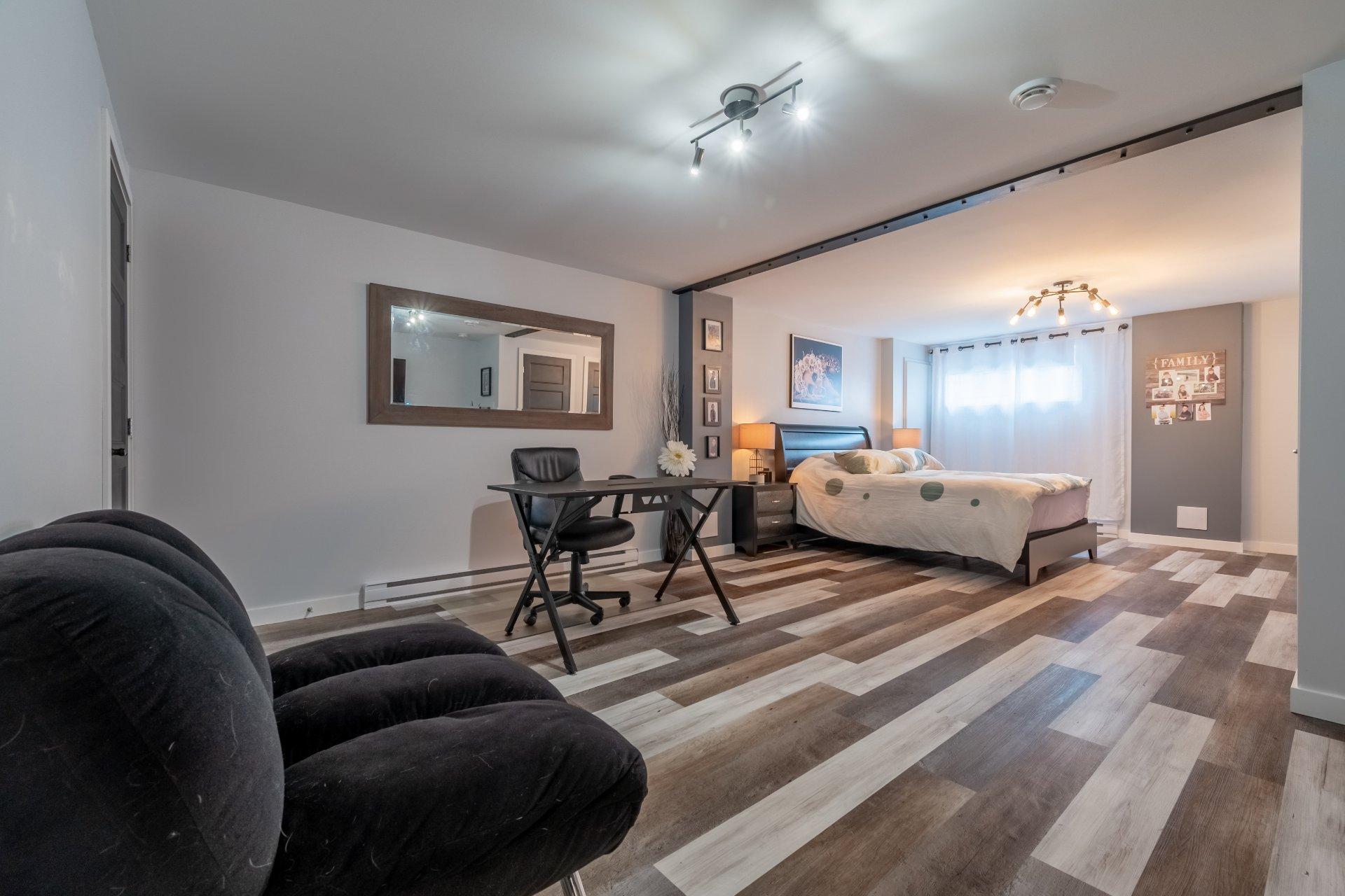 









218


10e Avenue

,
Saint-Zotique,




QC
J0P1Z0

