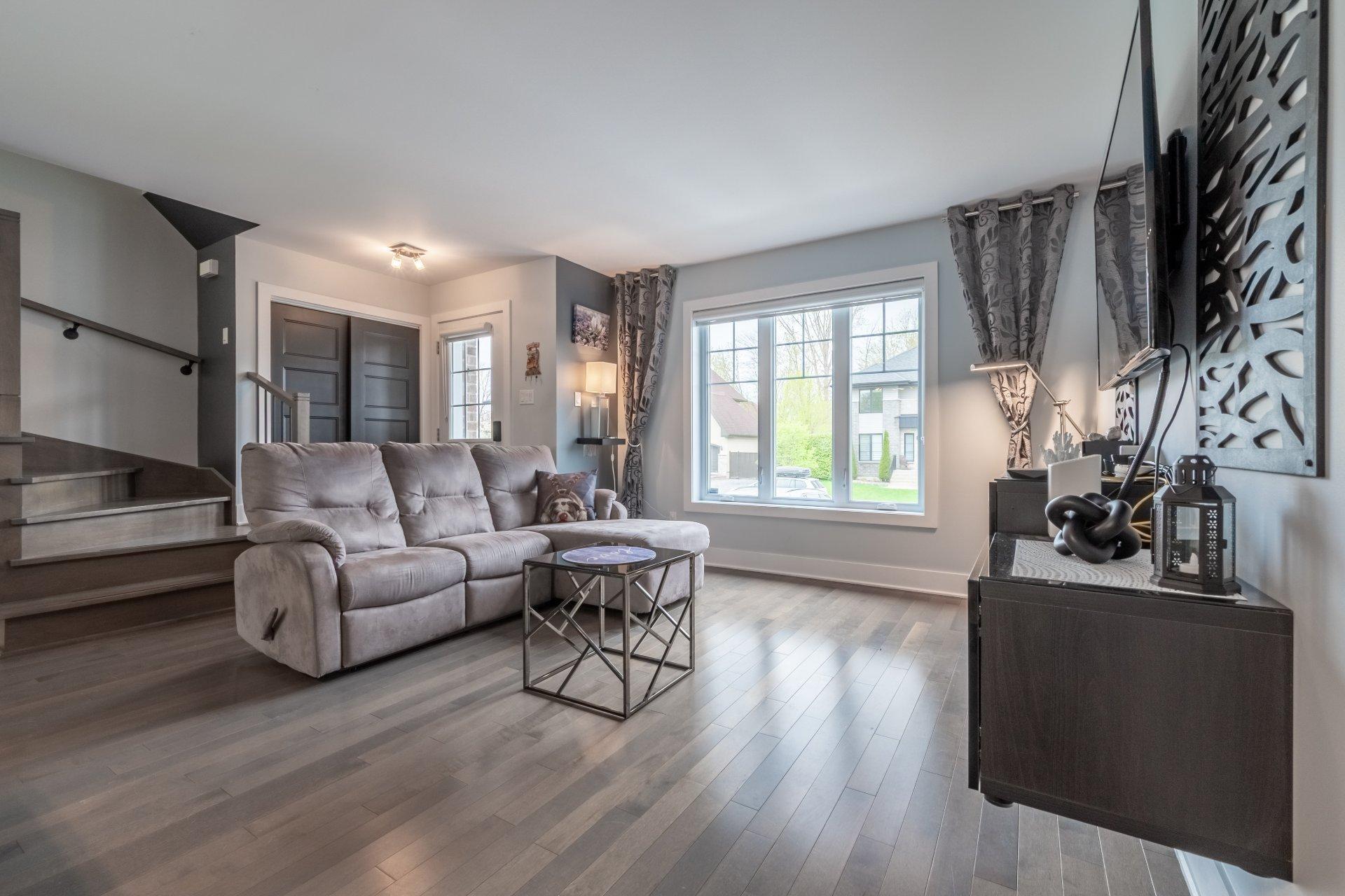 









218


10e Avenue

,
Saint-Zotique,




QC
J0P1Z0

