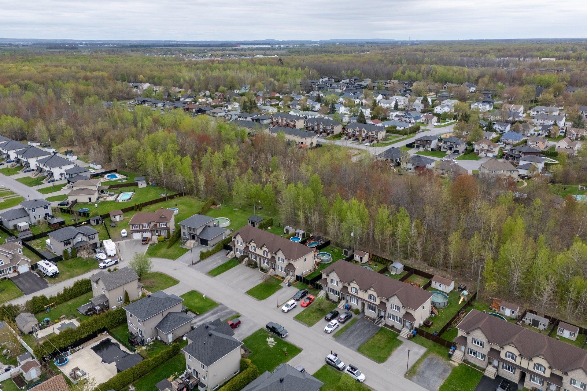 









218


10e Avenue

,
Saint-Zotique,




QC
J0P1Z0

