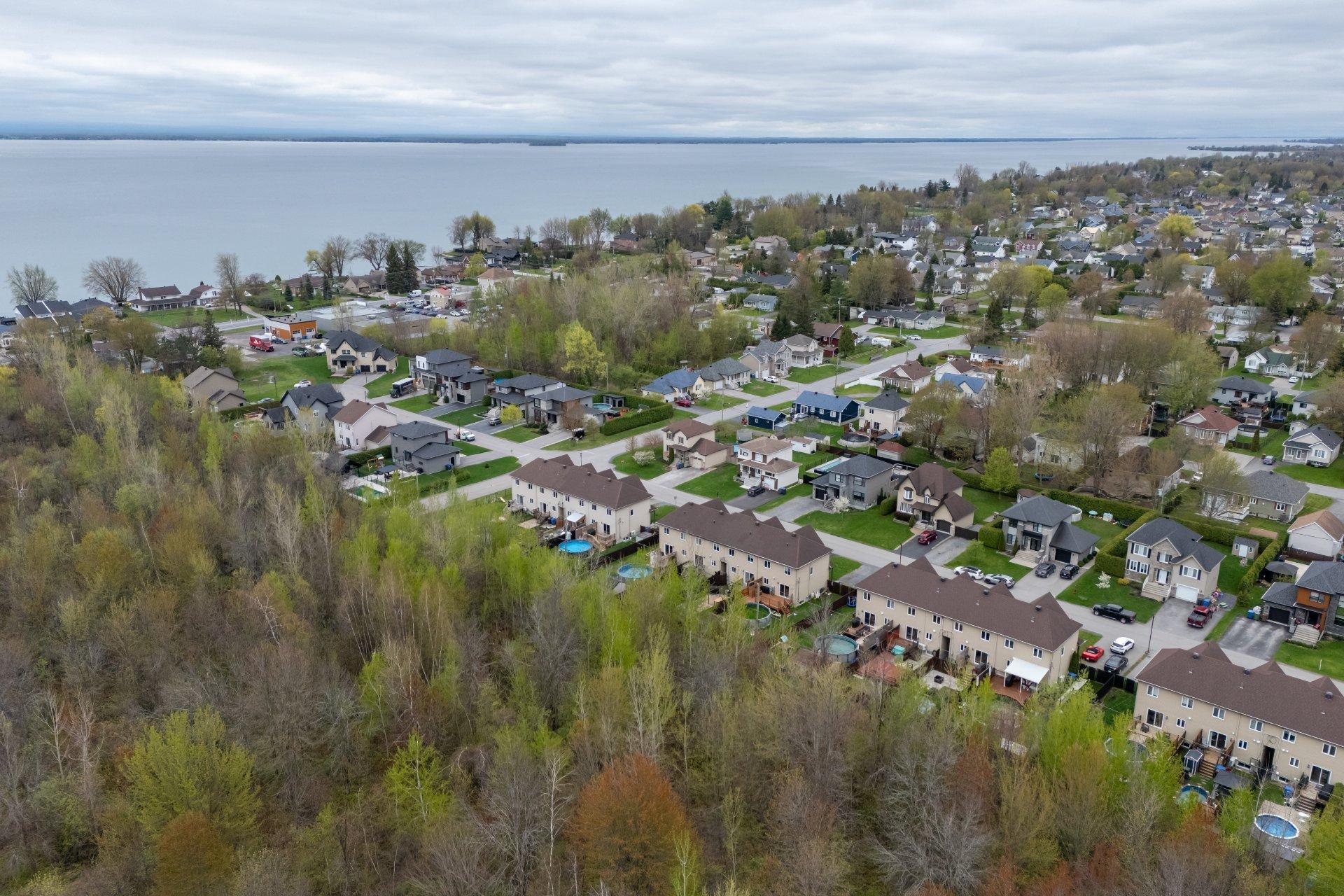 









218


10e Avenue

,
Saint-Zotique,




QC
J0P1Z0

