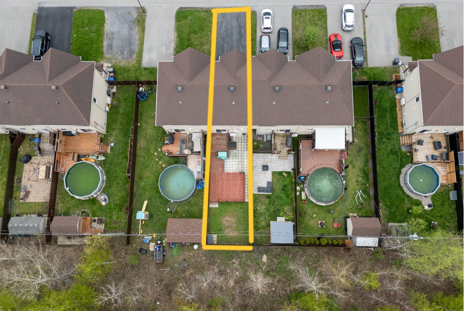 









218


10e Avenue

,
Saint-Zotique,




QC
J0P1Z0

