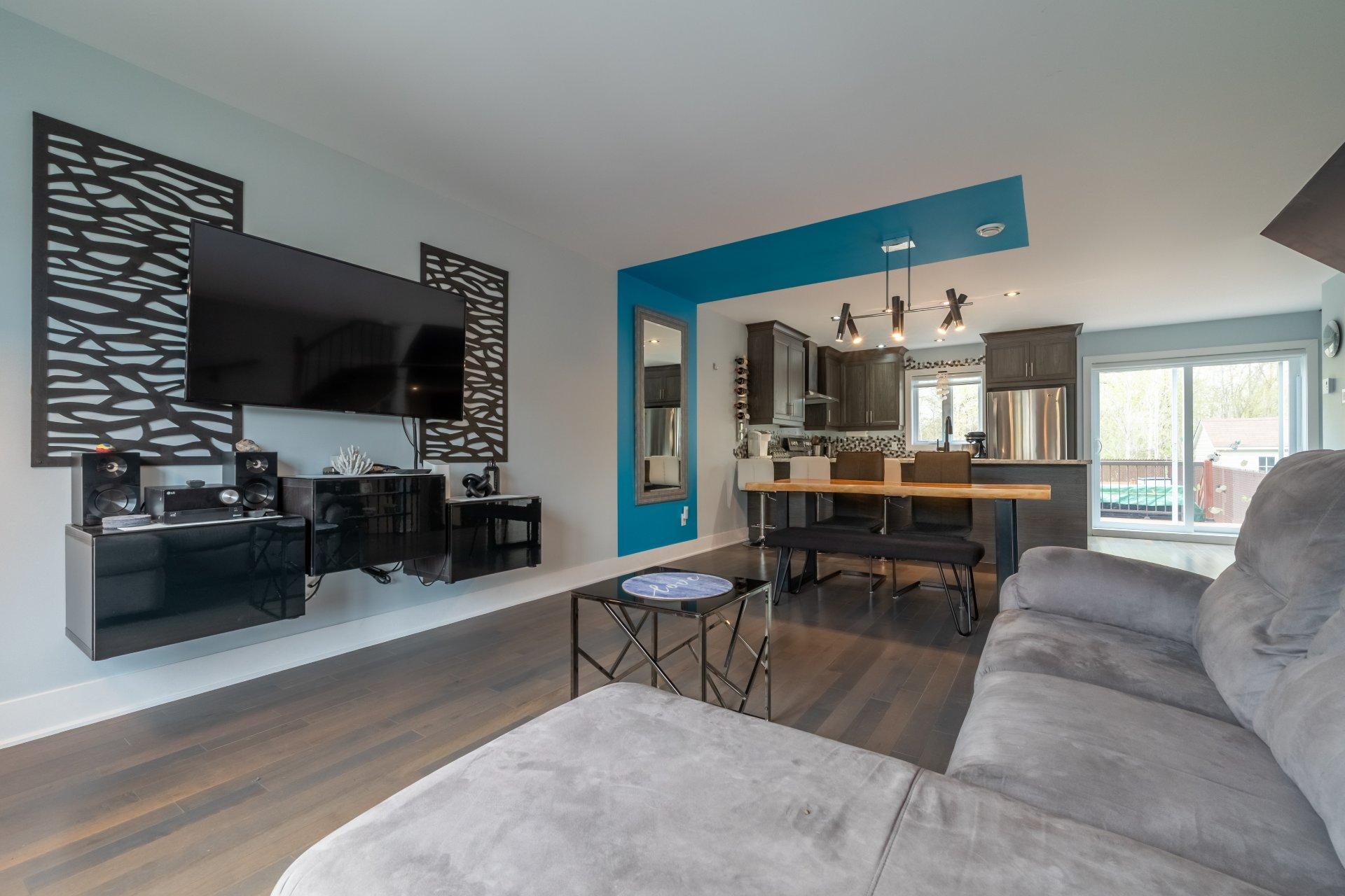









218


10e Avenue

,
Saint-Zotique,




QC
J0P1Z0

