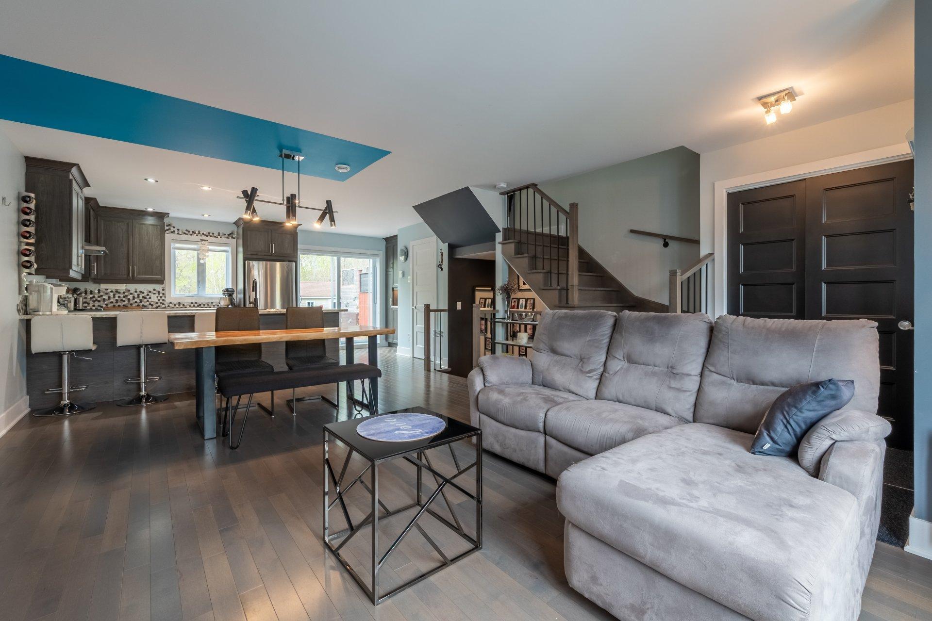 









218


10e Avenue

,
Saint-Zotique,




QC
J0P1Z0

