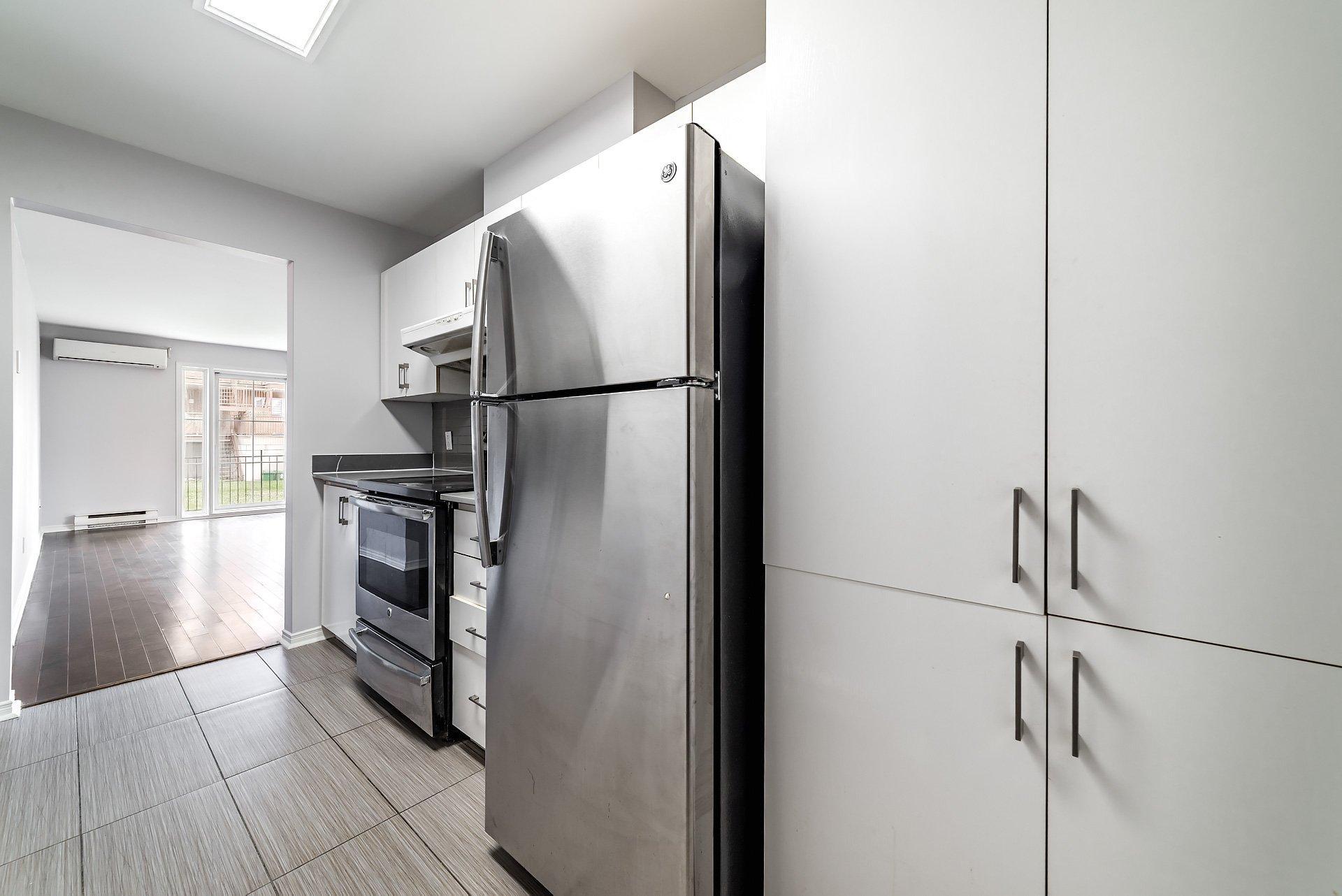 









2433


Rue Charles-Darwin

,
Montréal (Saint-Laurent),




QC
H4R2Z6

