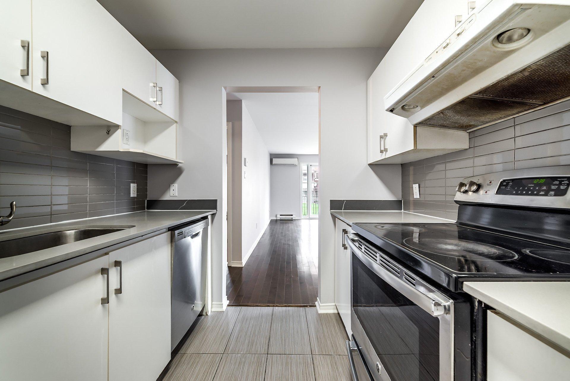 









2433


Rue Charles-Darwin

,
Montréal (Saint-Laurent),




QC
H4R2Z6

