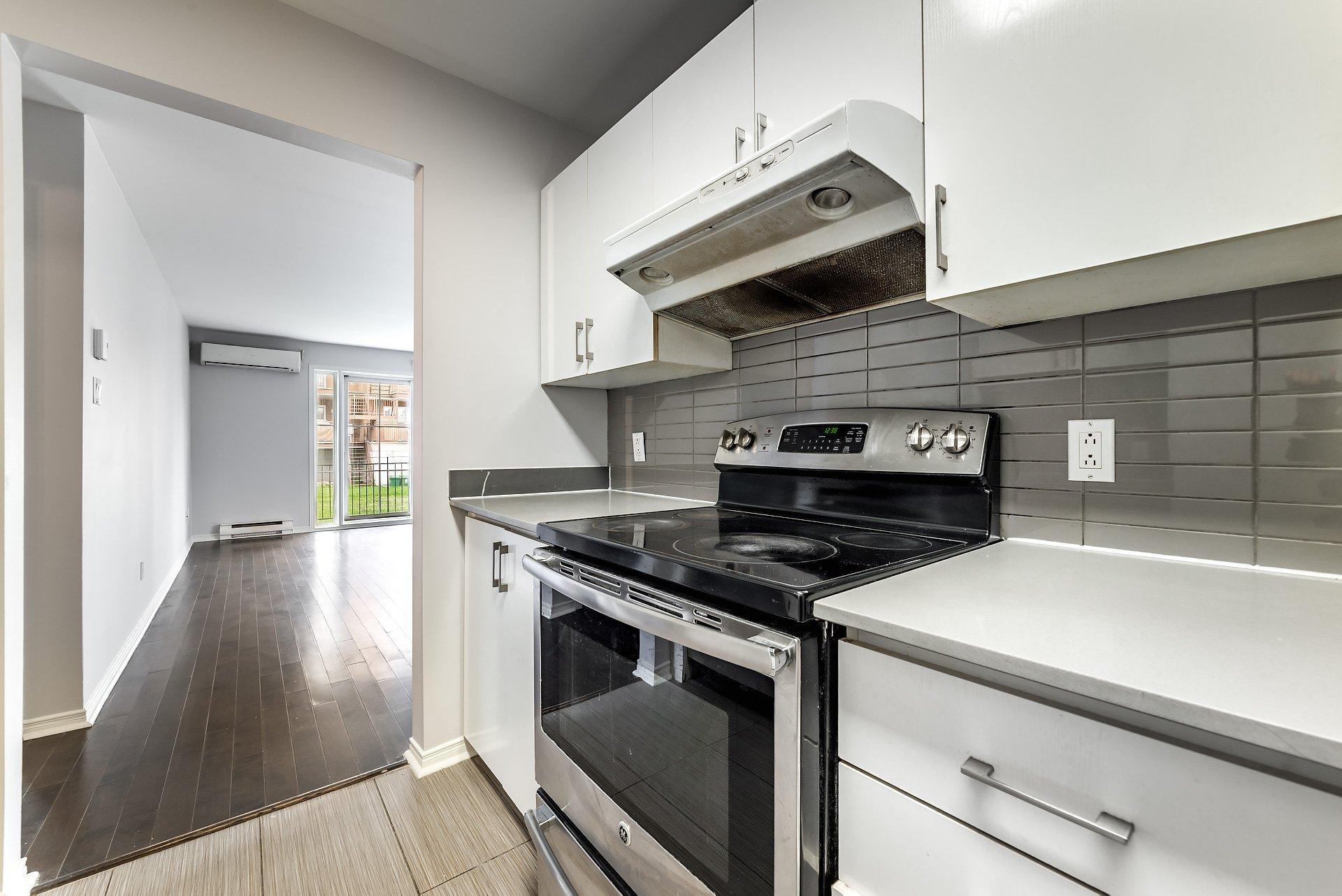 









2433


Rue Charles-Darwin

,
Montréal (Saint-Laurent),




QC
H4R2Z6


