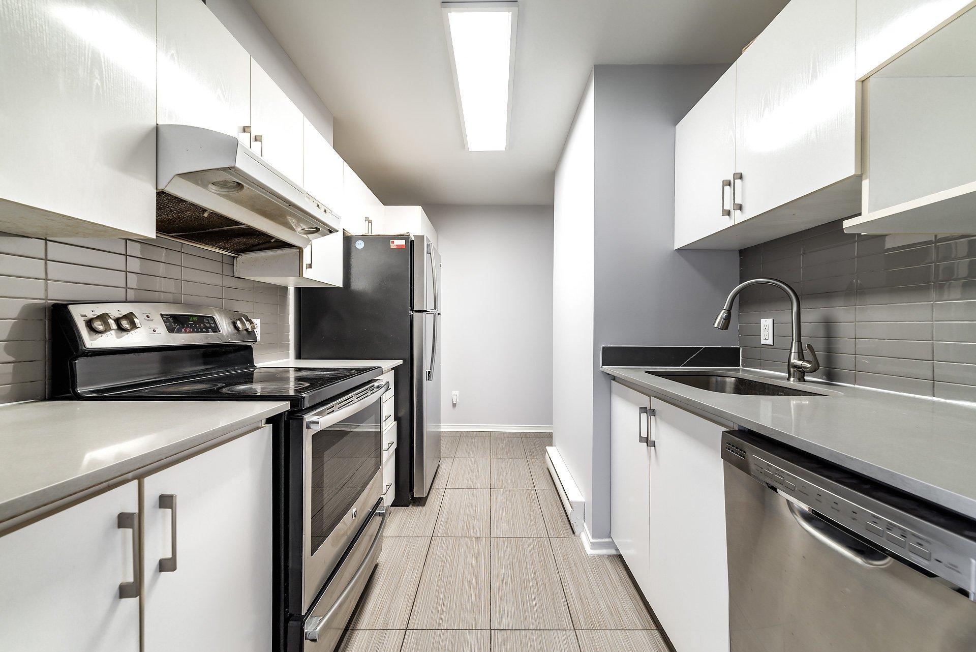 









2433


Rue Charles-Darwin

,
Montréal (Saint-Laurent),




QC
H4R2Z6

