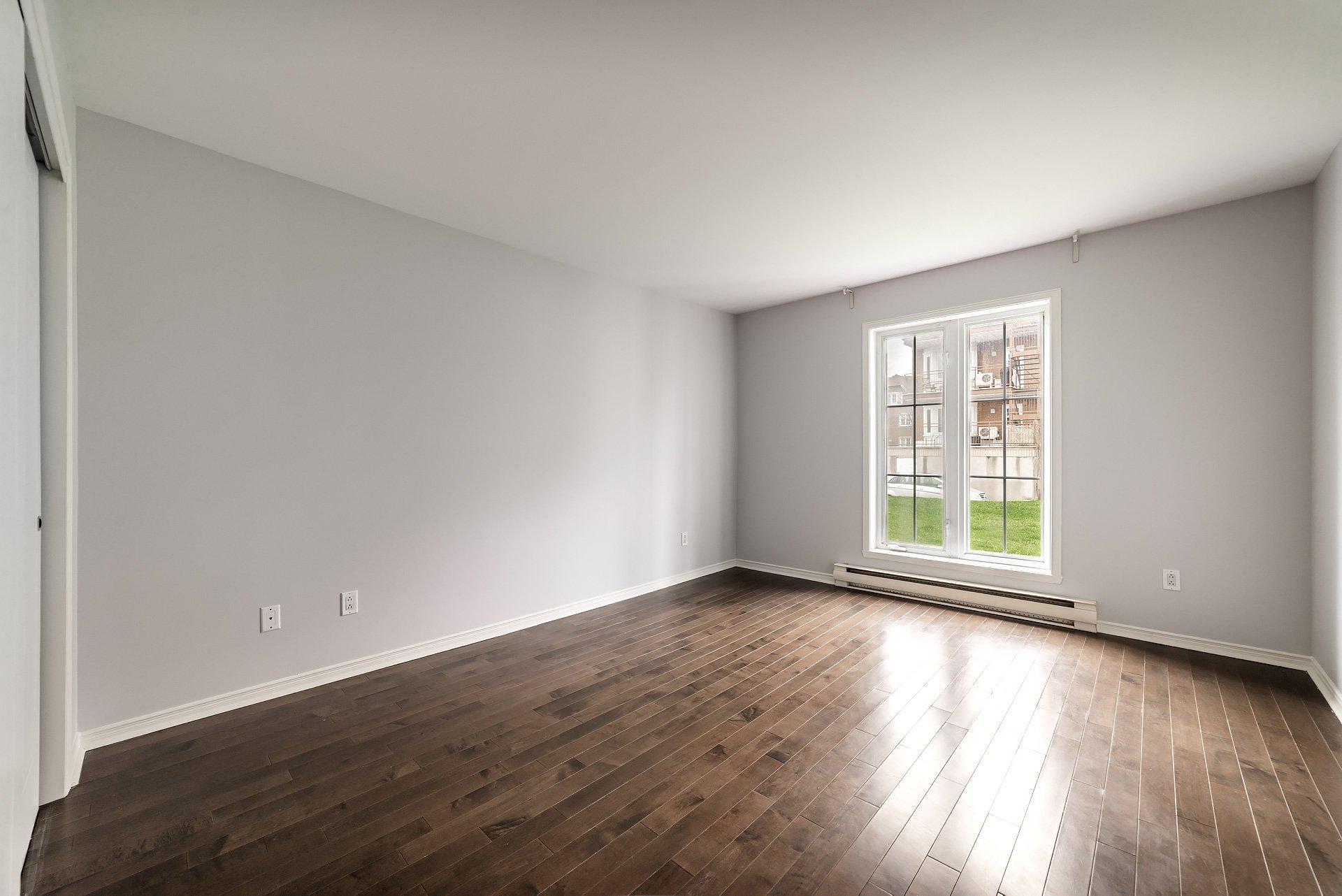 









2433


Rue Charles-Darwin

,
Montréal (Saint-Laurent),




QC
H4R2Z6

