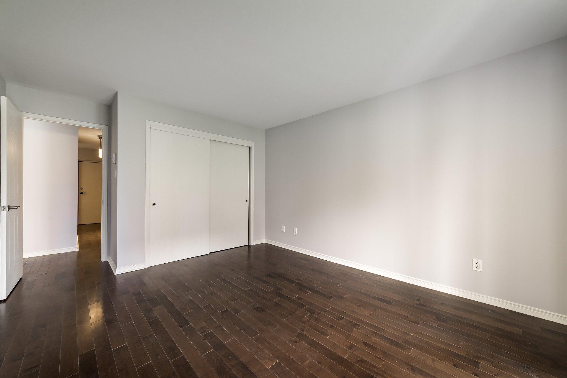 









2433


Rue Charles-Darwin

,
Montréal (Saint-Laurent),




QC
H4R2Z6

