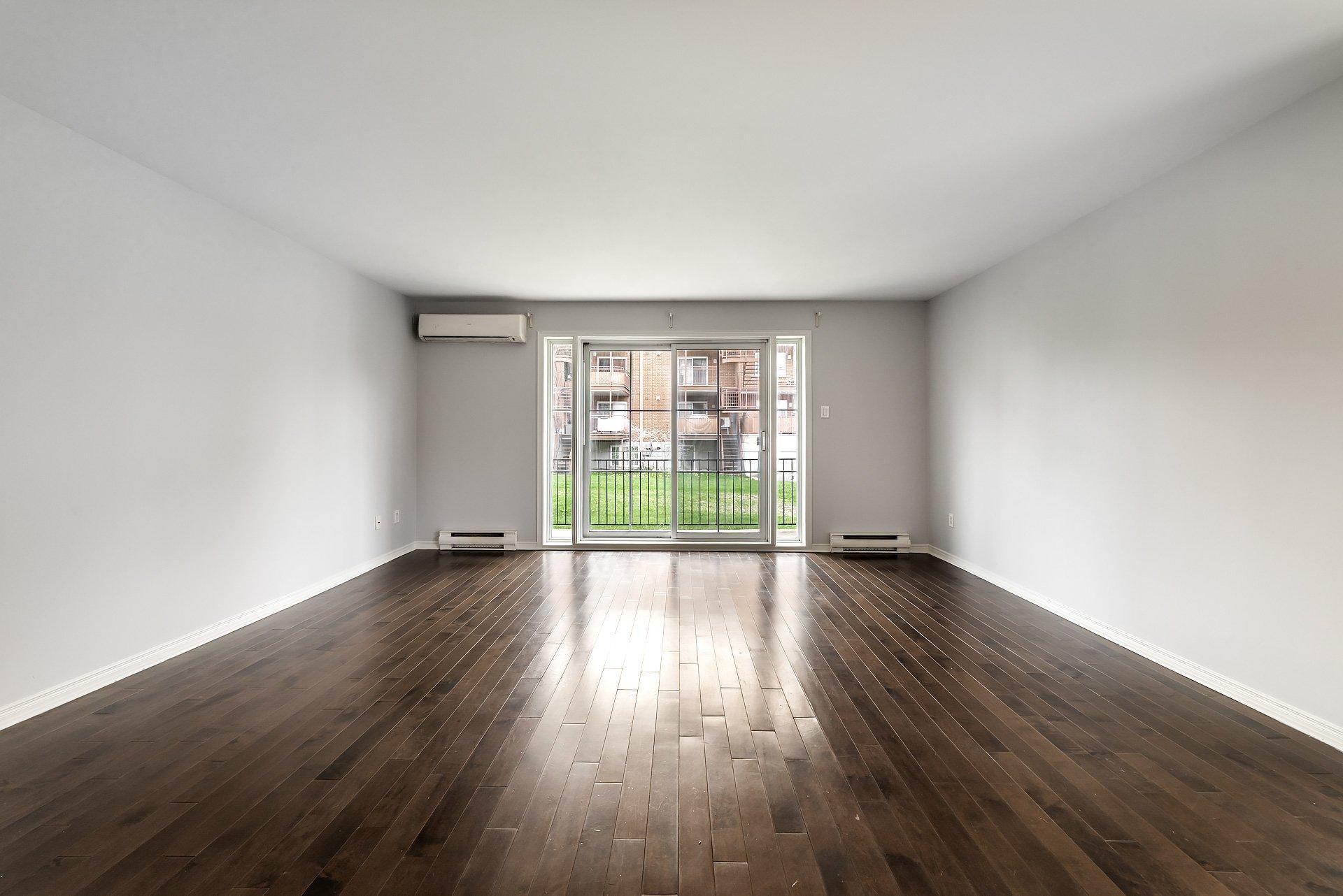 









2433


Rue Charles-Darwin

,
Montréal (Saint-Laurent),




QC
H4R2Z6

