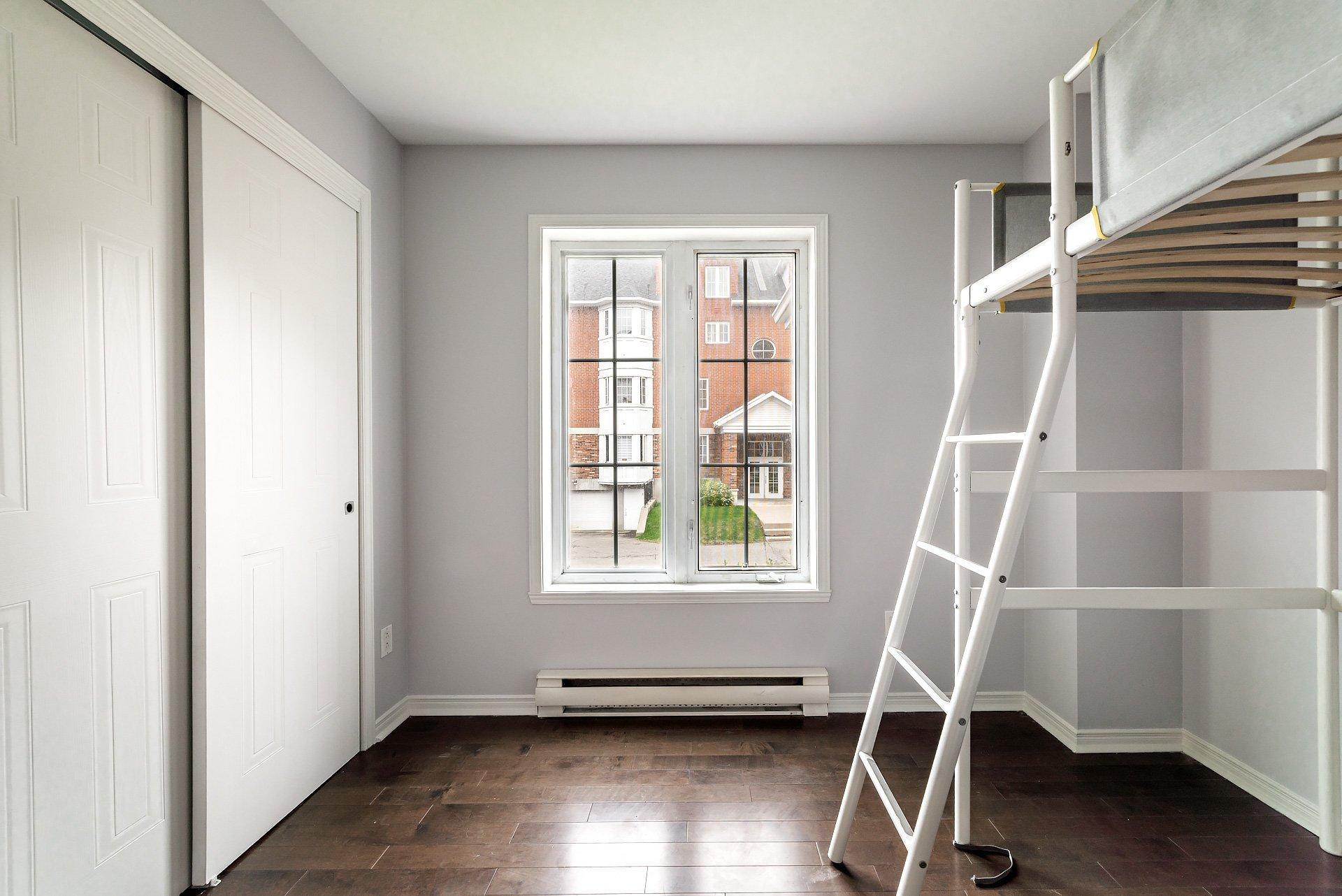 









2433


Rue Charles-Darwin

,
Montréal (Saint-Laurent),




QC
H4R2Z6


