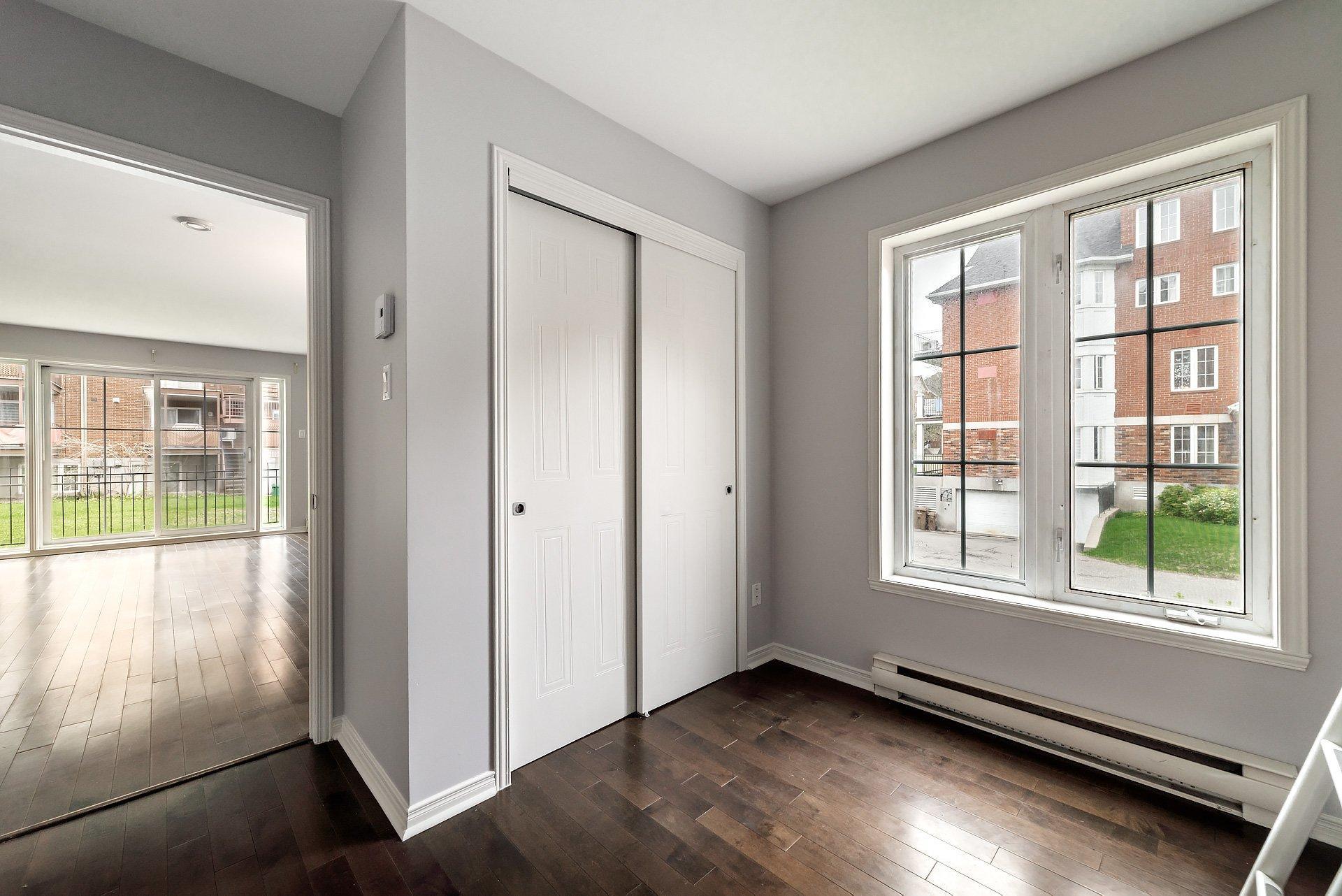 









2433


Rue Charles-Darwin

,
Montréal (Saint-Laurent),




QC
H4R2Z6

