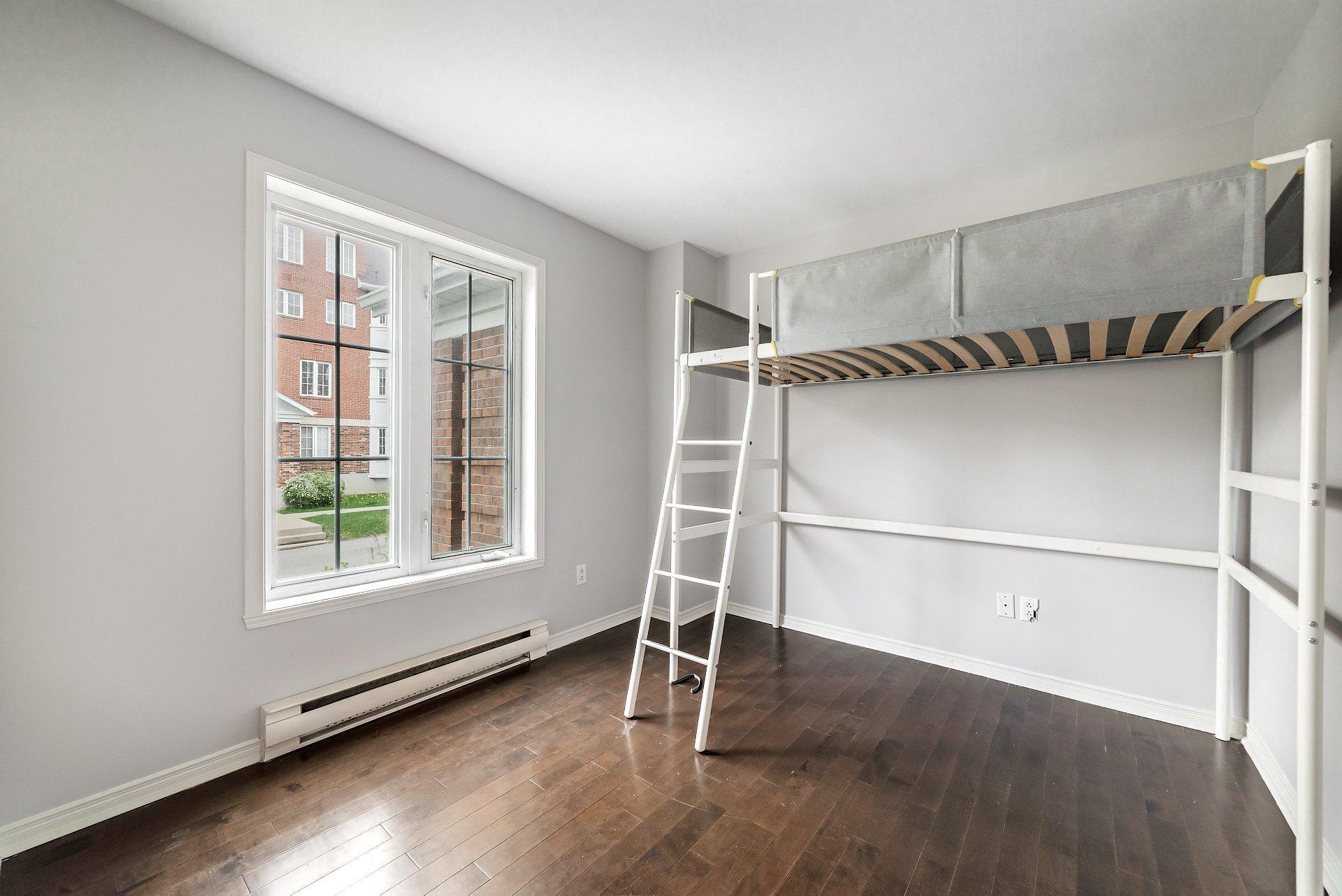 









2433


Rue Charles-Darwin

,
Montréal (Saint-Laurent),




QC
H4R2Z6

