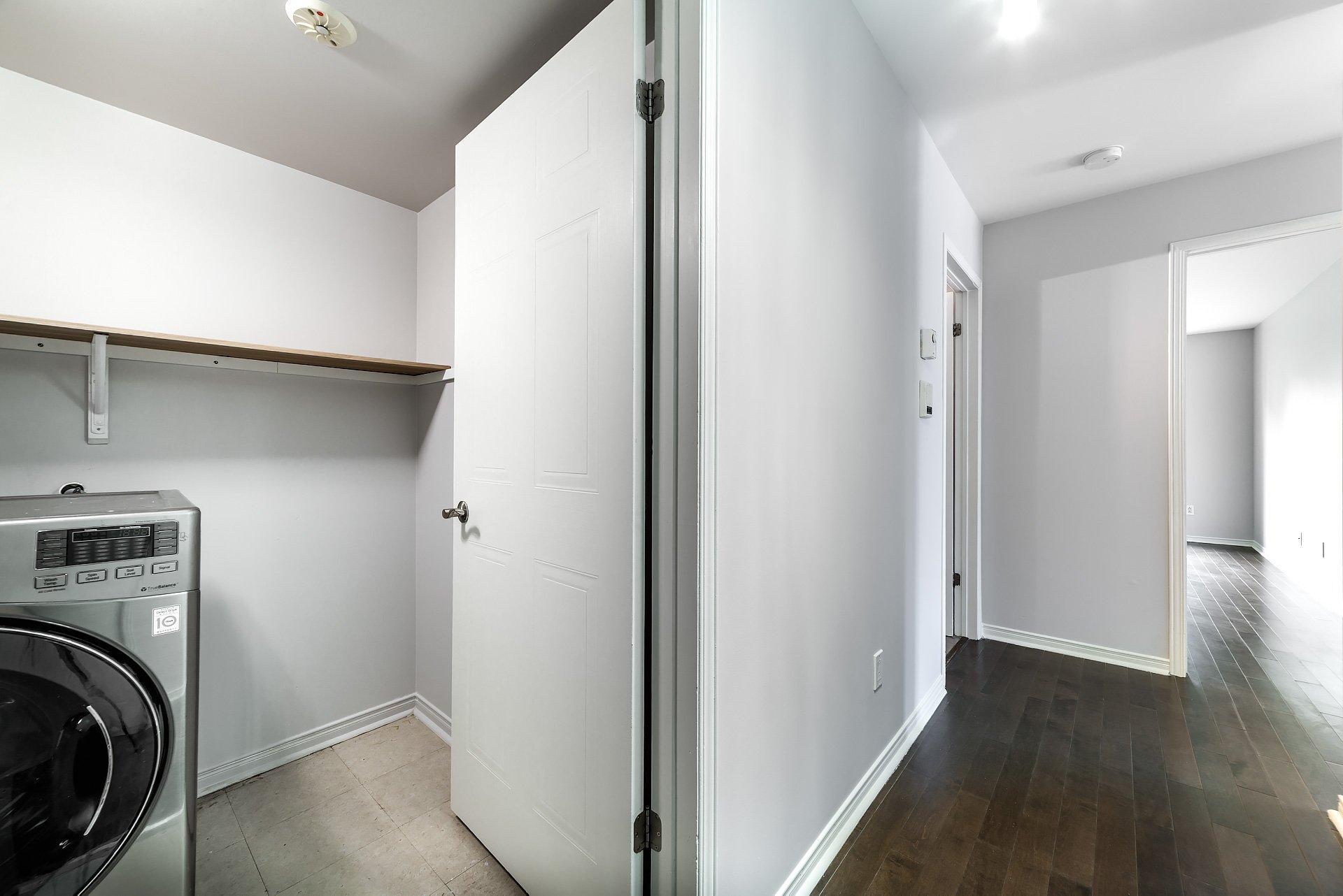 









2433


Rue Charles-Darwin

,
Montréal (Saint-Laurent),




QC
H4R2Z6

