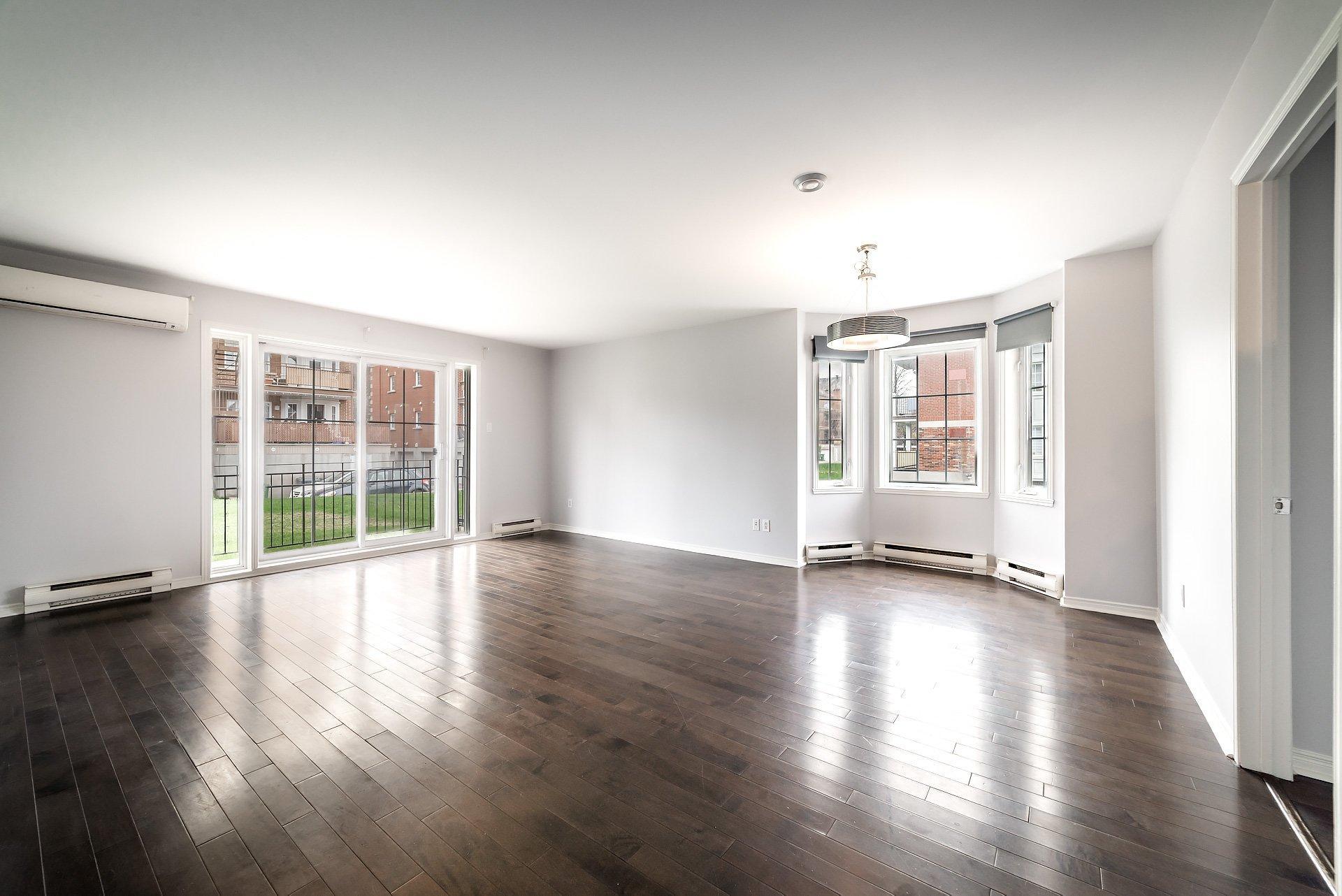 









2433


Rue Charles-Darwin

,
Montréal (Saint-Laurent),




QC
H4R2Z6

