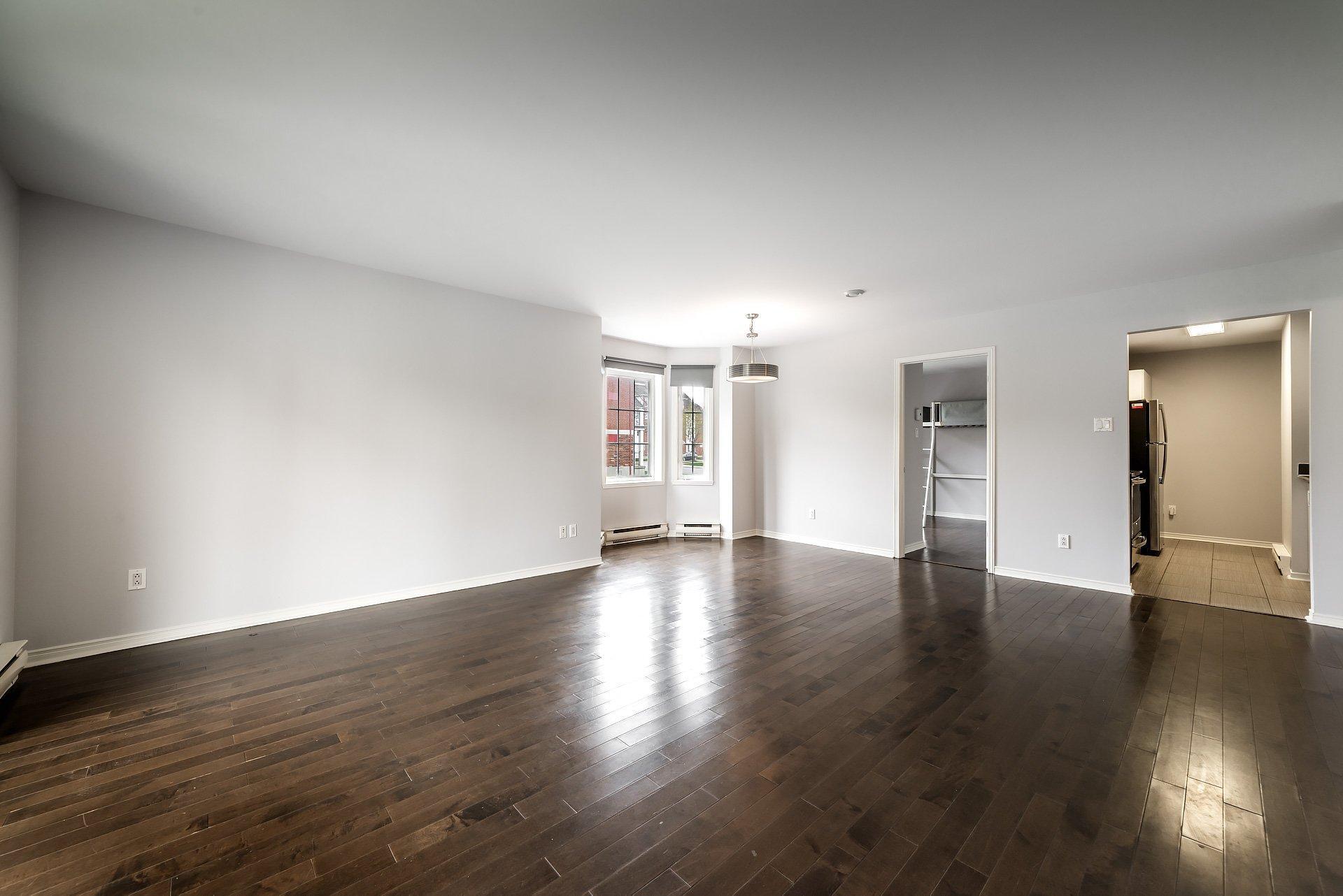 









2433


Rue Charles-Darwin

,
Montréal (Saint-Laurent),




QC
H4R2Z6

