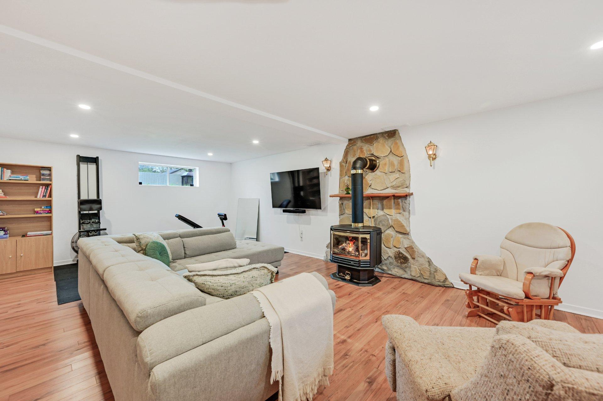 









539


Rue Marie-Derome

,
Saint-Jean-sur-Richelieu,




QC
J3A1G7

