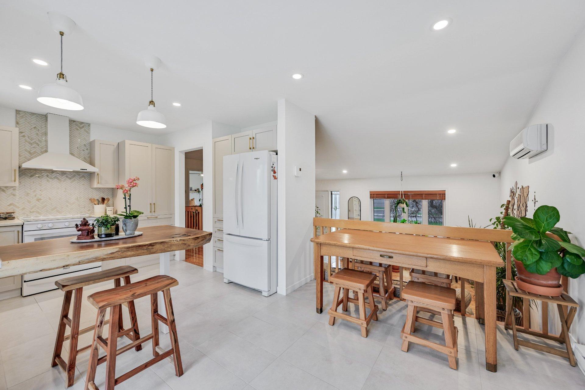 









539


Rue Marie-Derome

,
Saint-Jean-sur-Richelieu,




QC
J3A1G7

