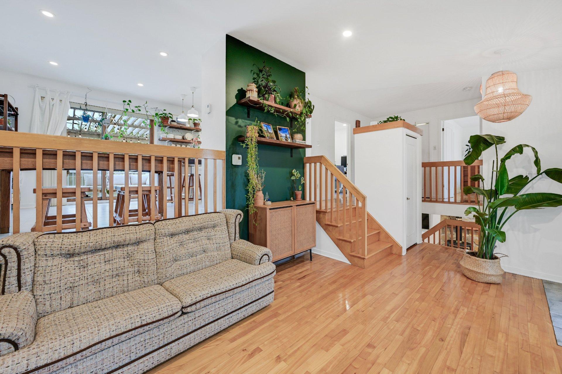 









539


Rue Marie-Derome

,
Saint-Jean-sur-Richelieu,




QC
J3A1G7

