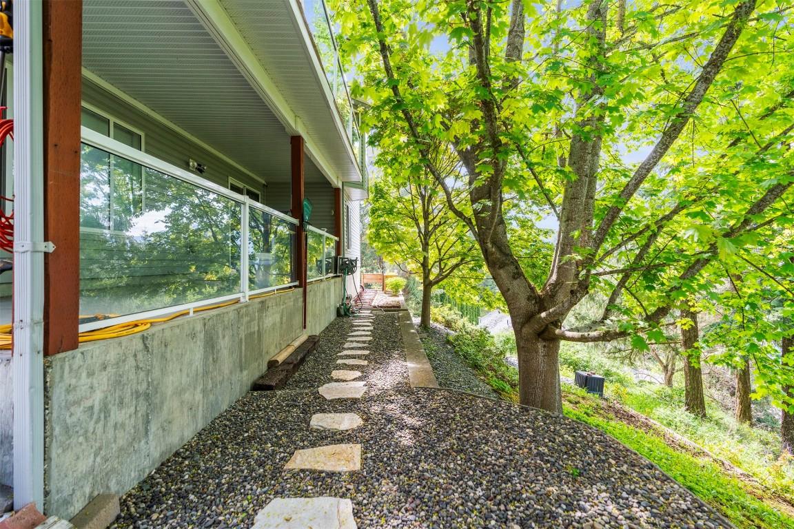 









3025


Murison

Place,
Armstrong,




BC
V4Y 0K4

