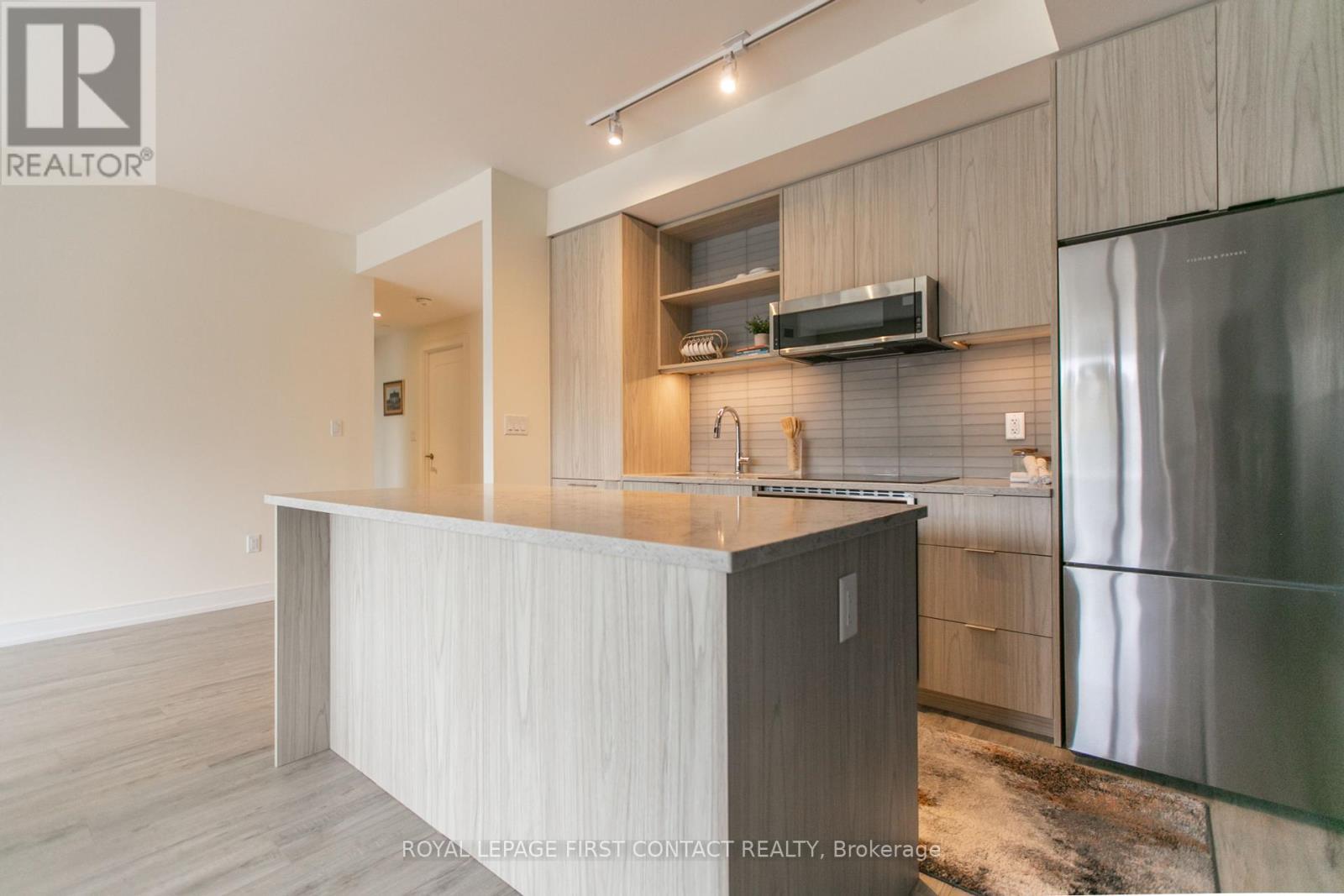 












421 - 185 DUNLOP STREET E

,
Barrie,




Ontario
L4M1B2

