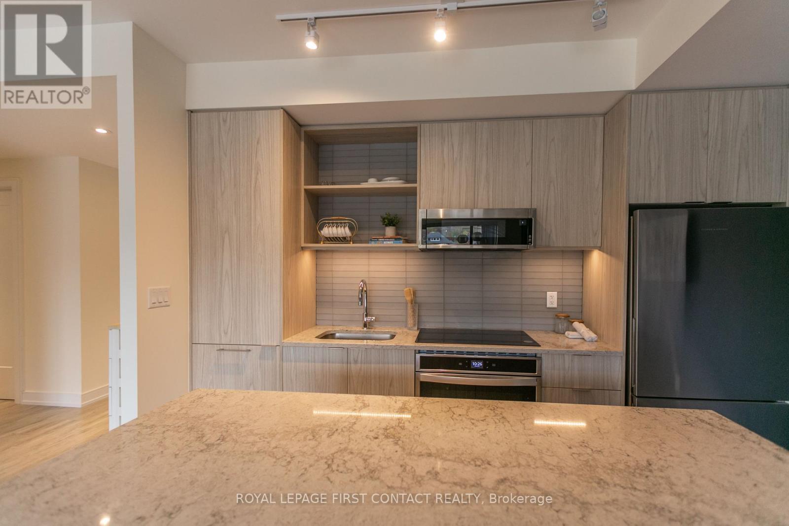 












421 - 185 DUNLOP STREET E

,
Barrie,




Ontario
L4M1B2

